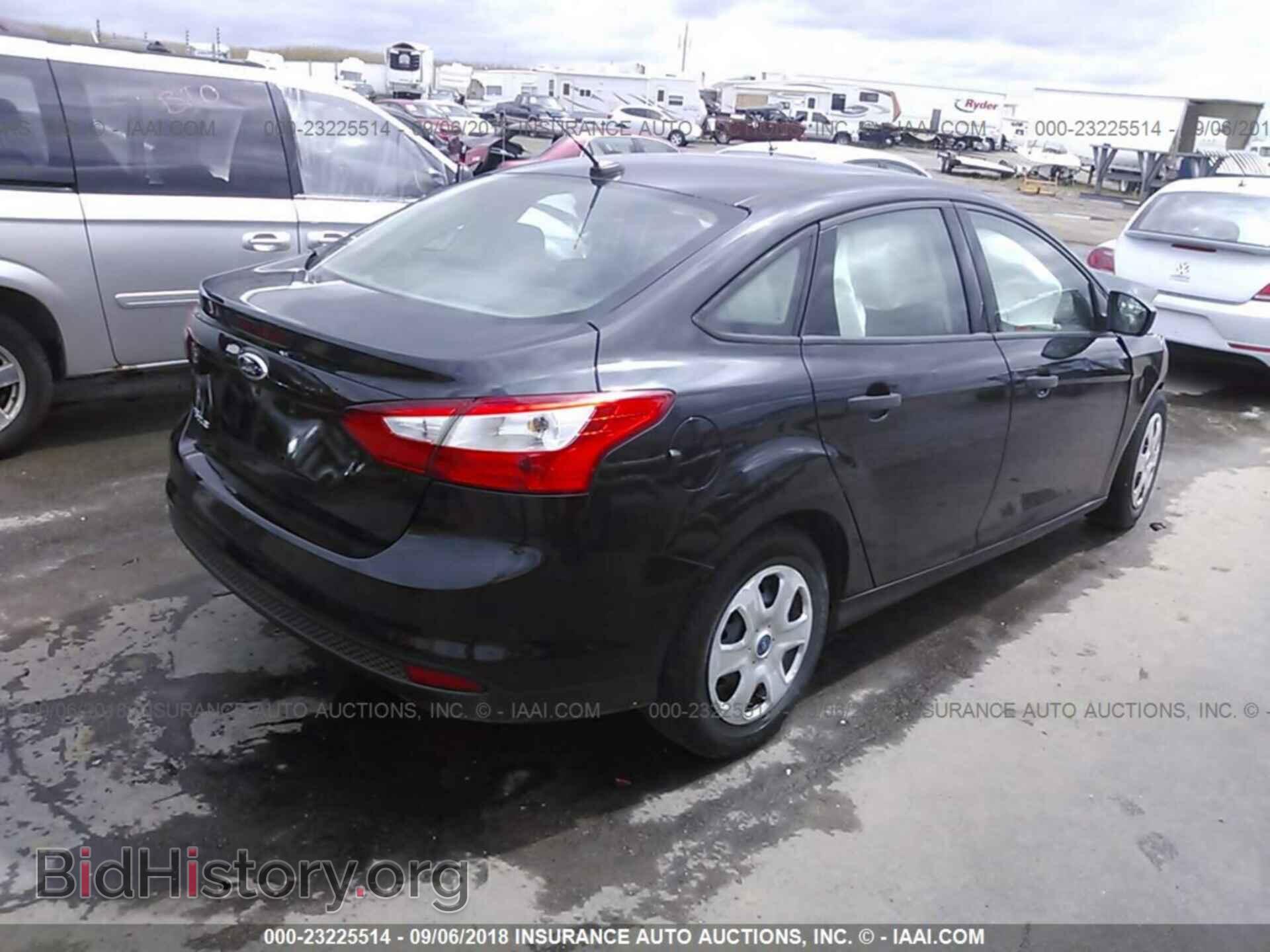 2012 Ford Focus - VIN: 1FAHP3E28CL153759 - Фото 4