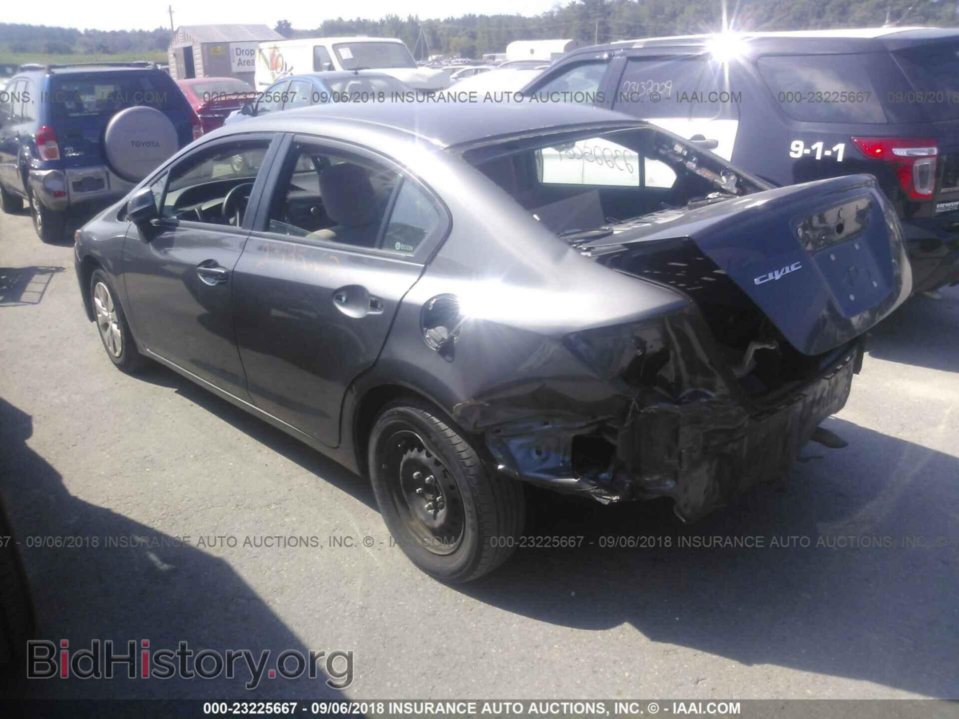 2012 Honda Civic - VIN: 2HGFB2F57CH579640 - Photo 3