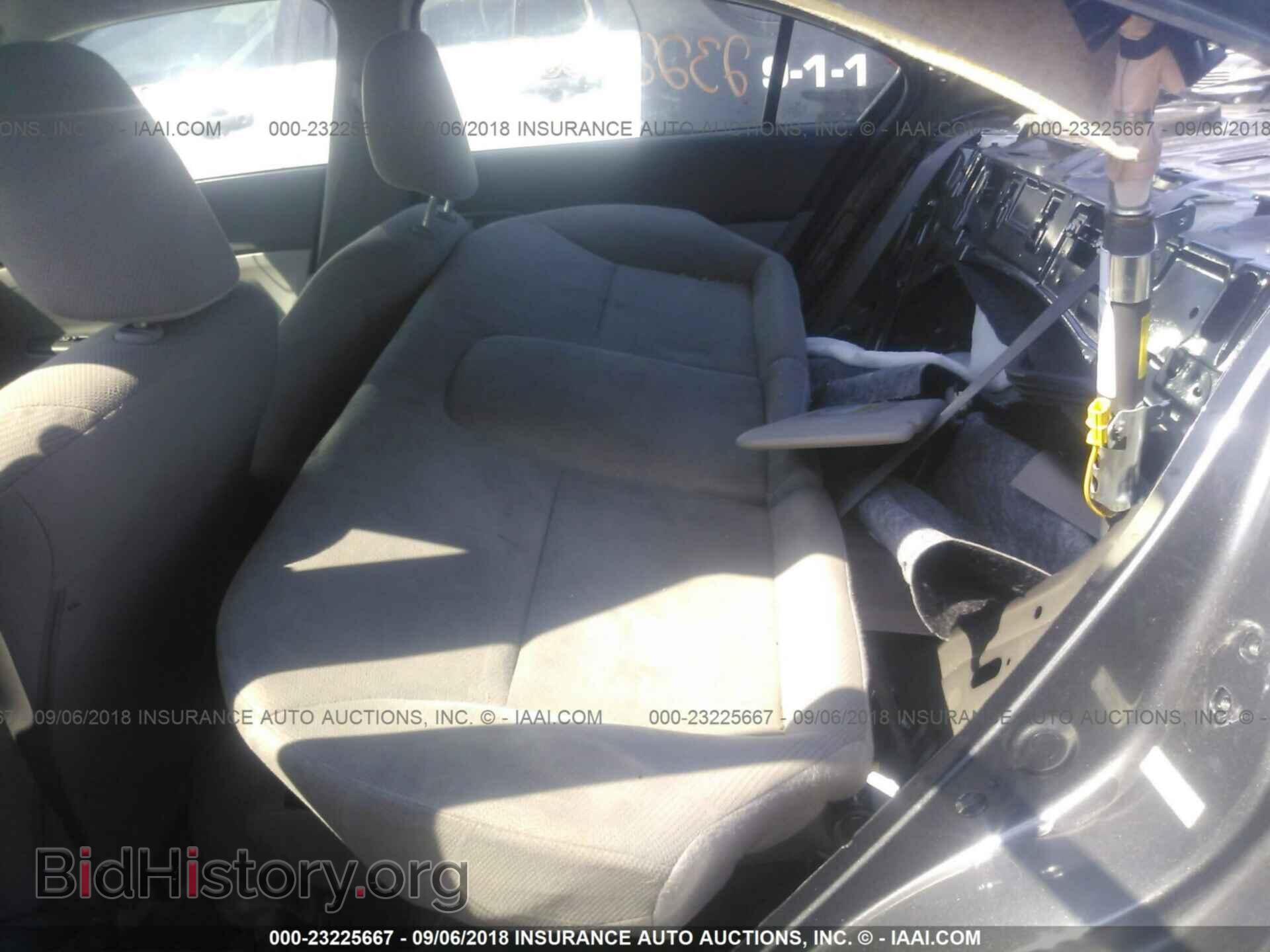 2012 Honda Civic - VIN: 2HGFB2F57CH579640 - Photo 8