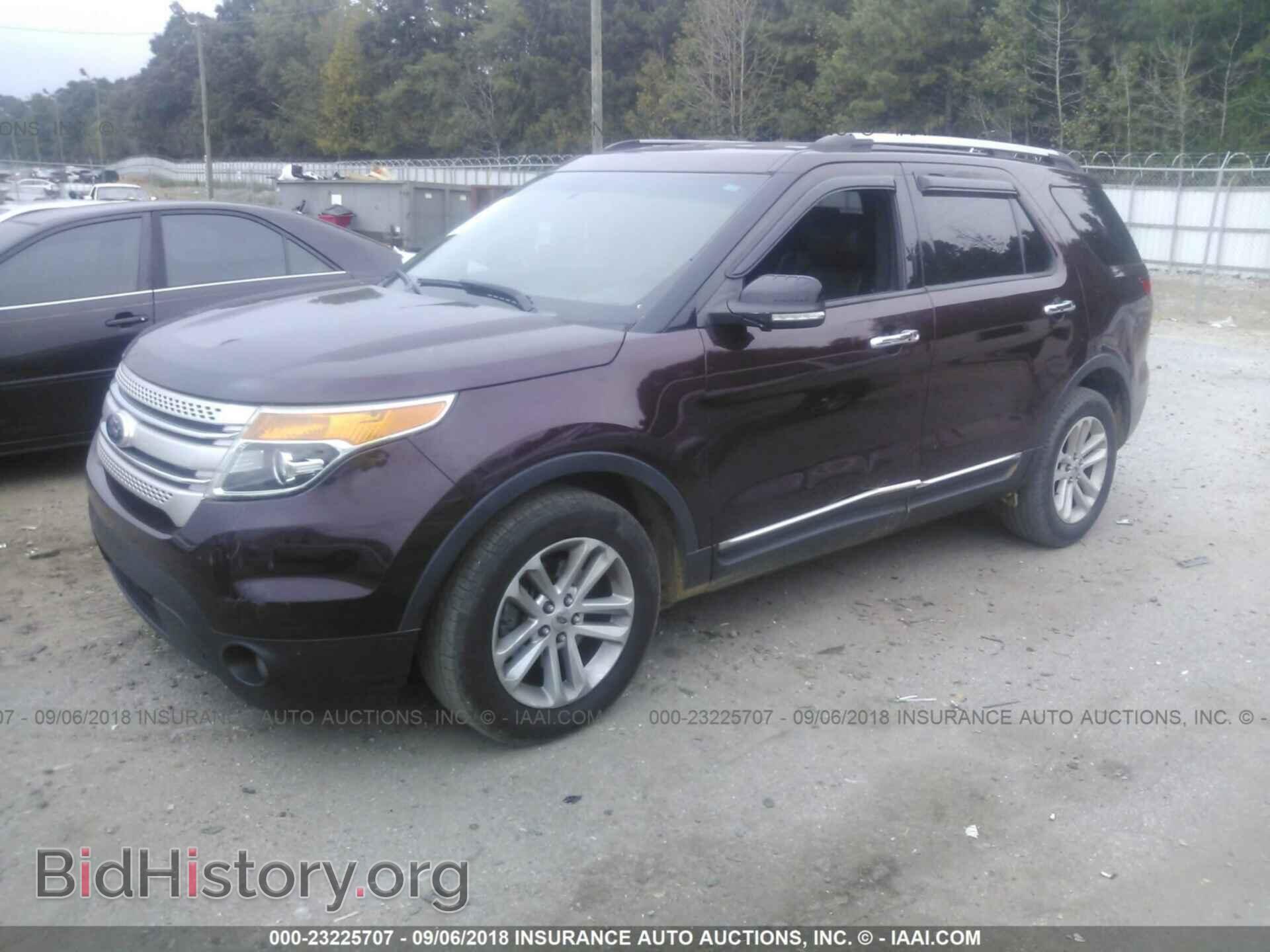 2011 Ford Explorer - VIN: 1FMHK7D85BGA05545 - Фото 2