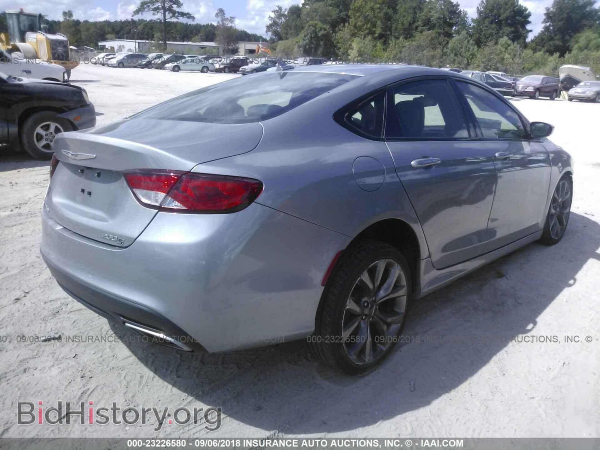 2015 Chrysler 200 - VIN: 1C3CCCDG2FN512047 - Photo 4