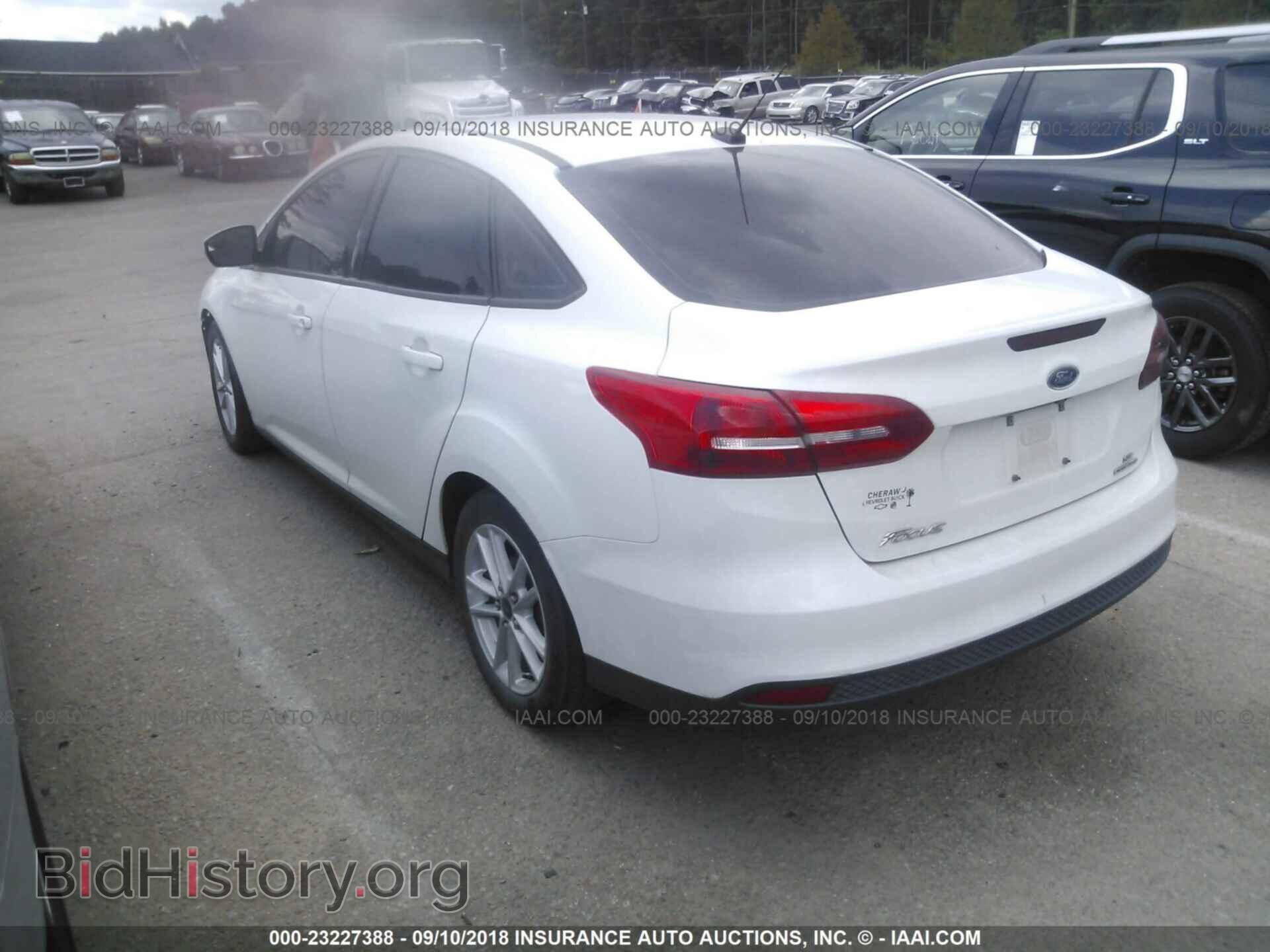 2016 Ford Focus - VIN: 1FADP3F25GL205934 - Photo 3