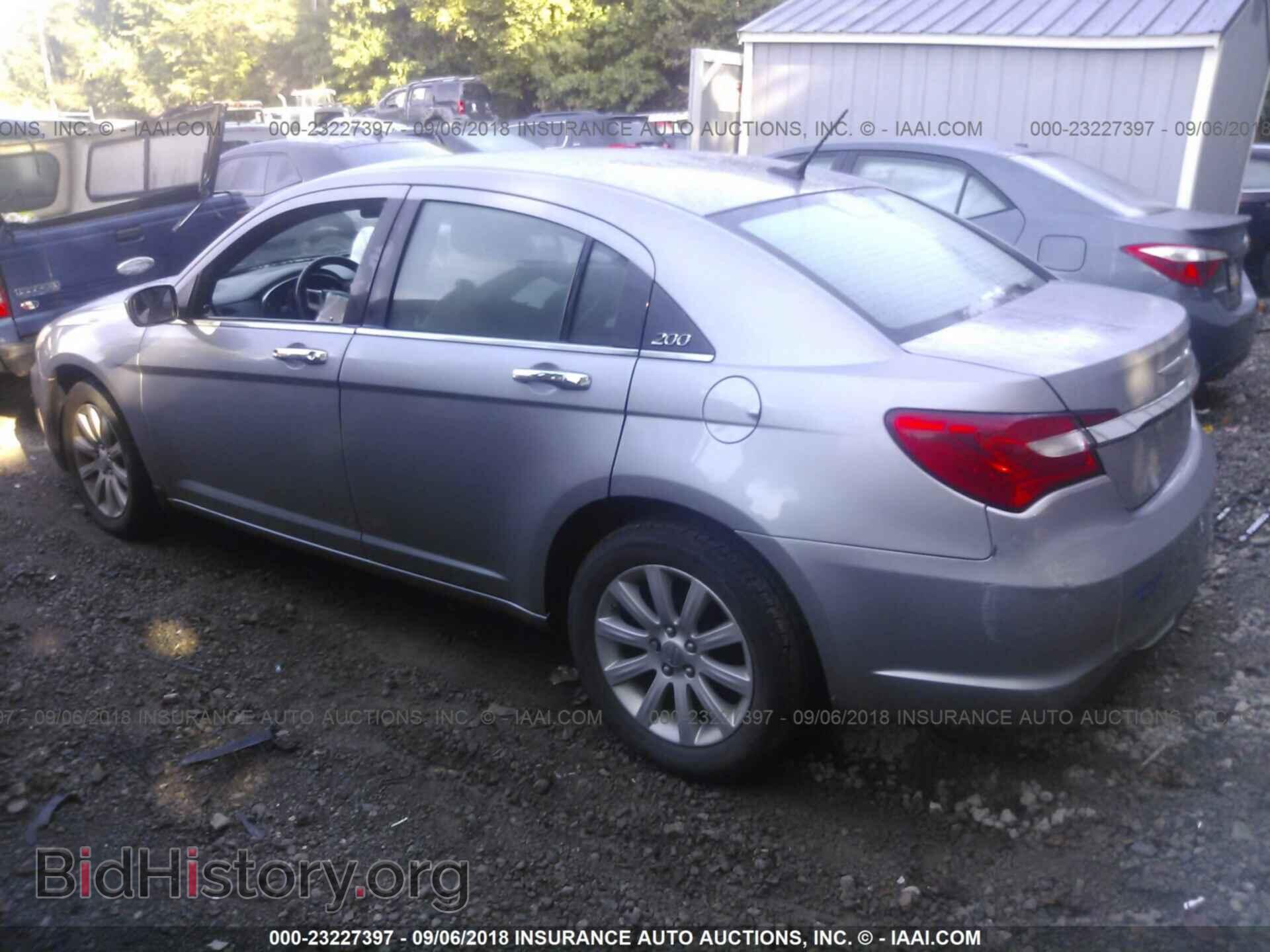 2014 Chrysler 200 - VIN: 1C3CCBCG3EN179223 - Фото 3