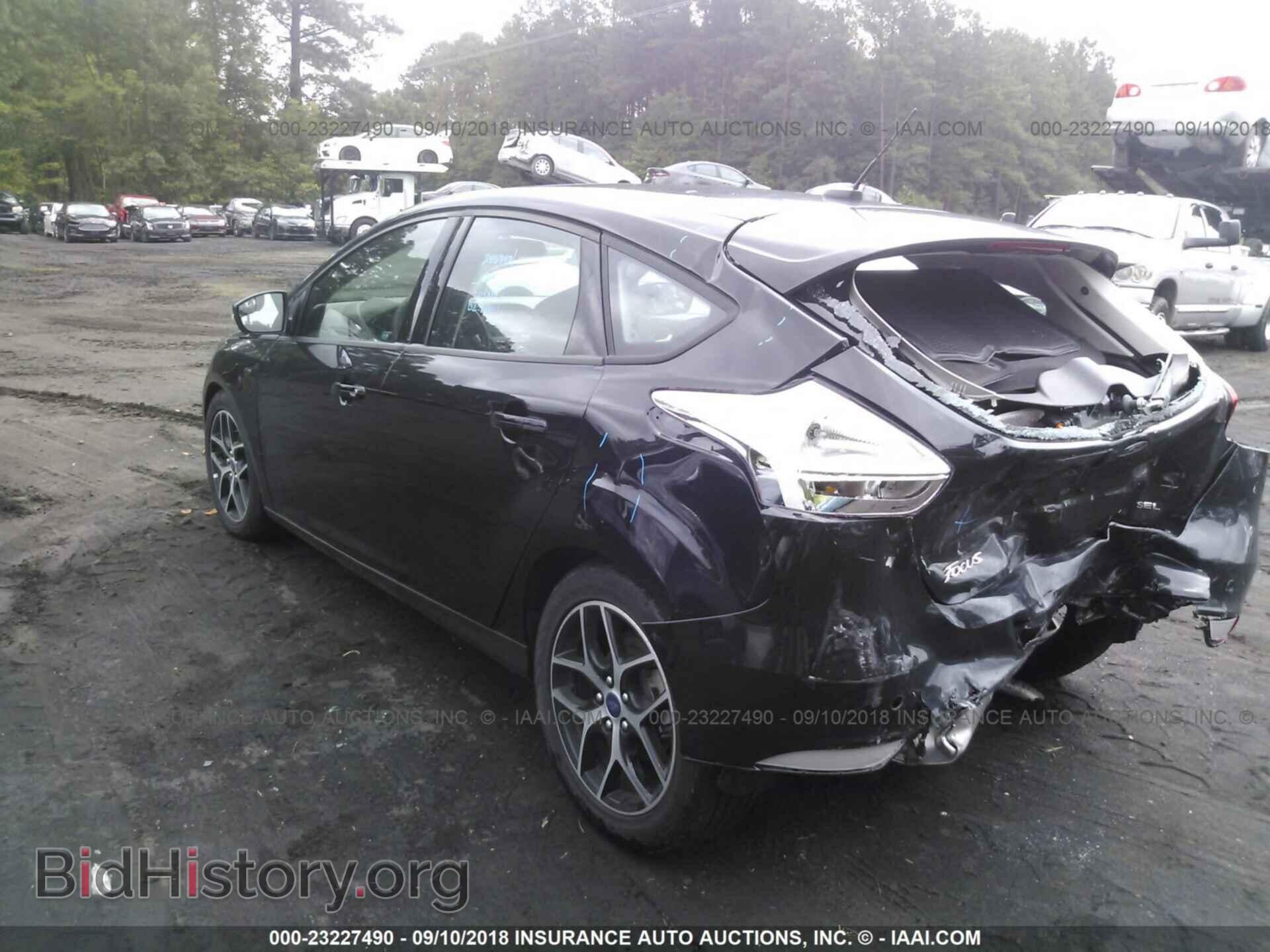 2017 Ford Focus - VIN: 1FADP3M23HL323064 - Фото 3
