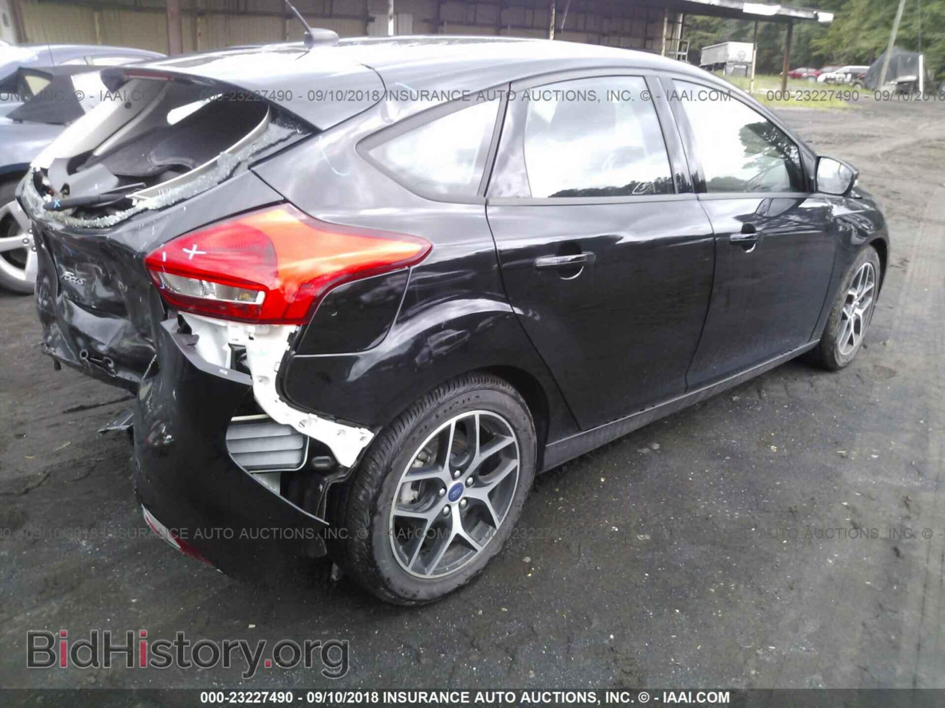 2017 Ford Focus - VIN: 1FADP3M23HL323064 - Фото 4