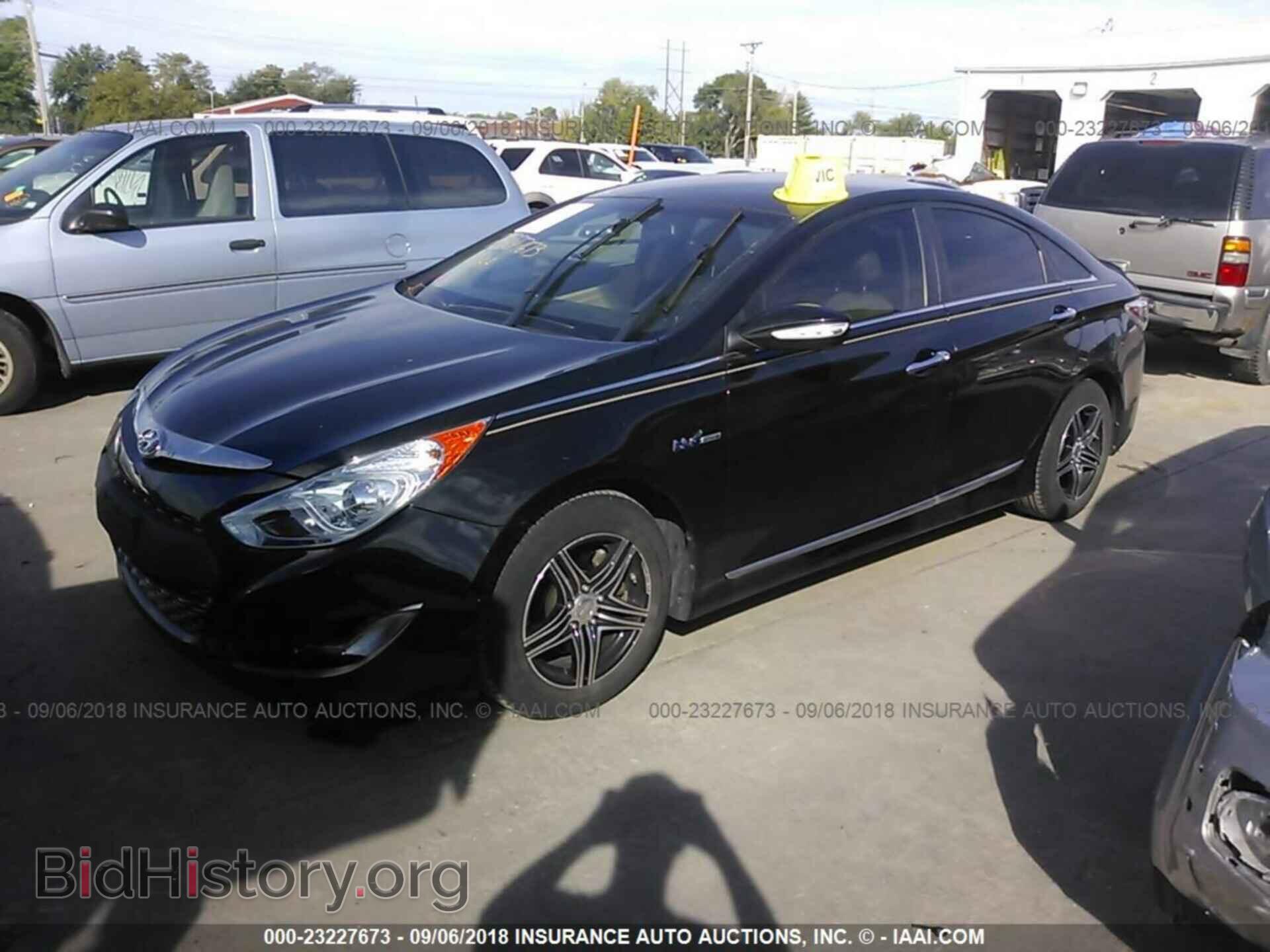 2012 Hyundai Sonata - VIN: KMHEC4A4XCA019512 - Photo 2