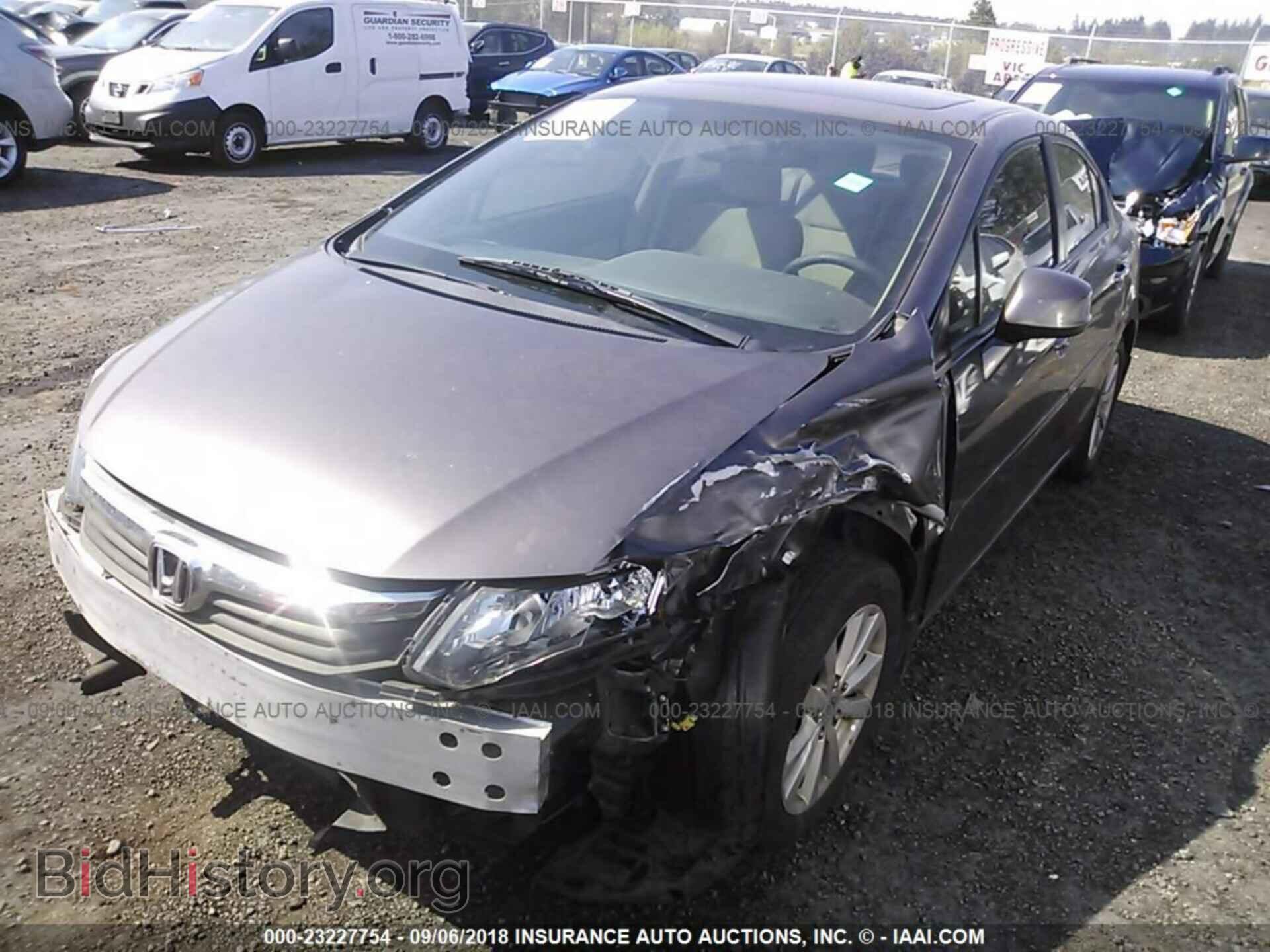 2012 Honda Civic - VIN: 2HGFB2F84CH517333 - Photo 2