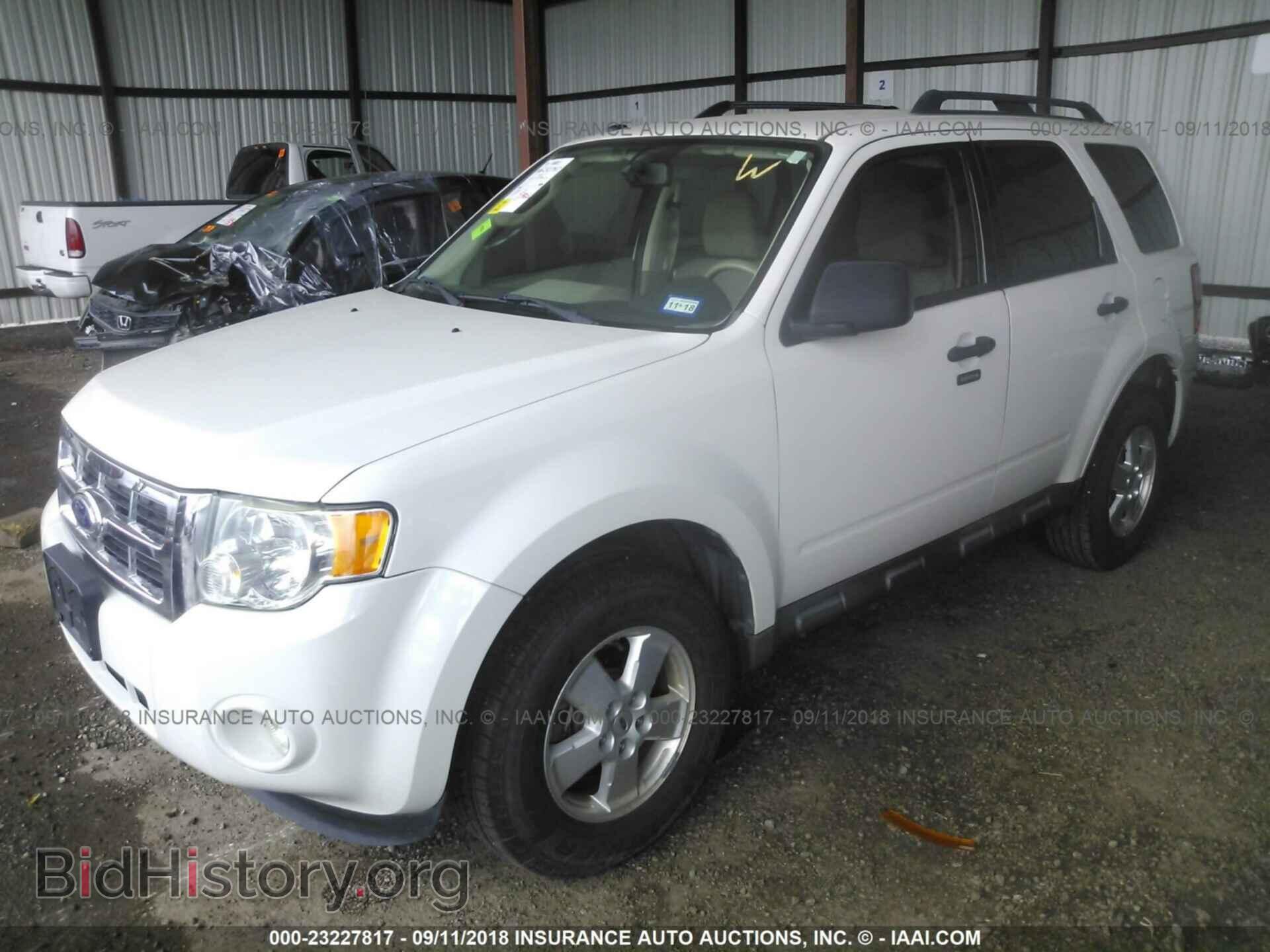 2011 Ford Escape - VIN: 1FMCU0D75BKA14195 - Photo 2