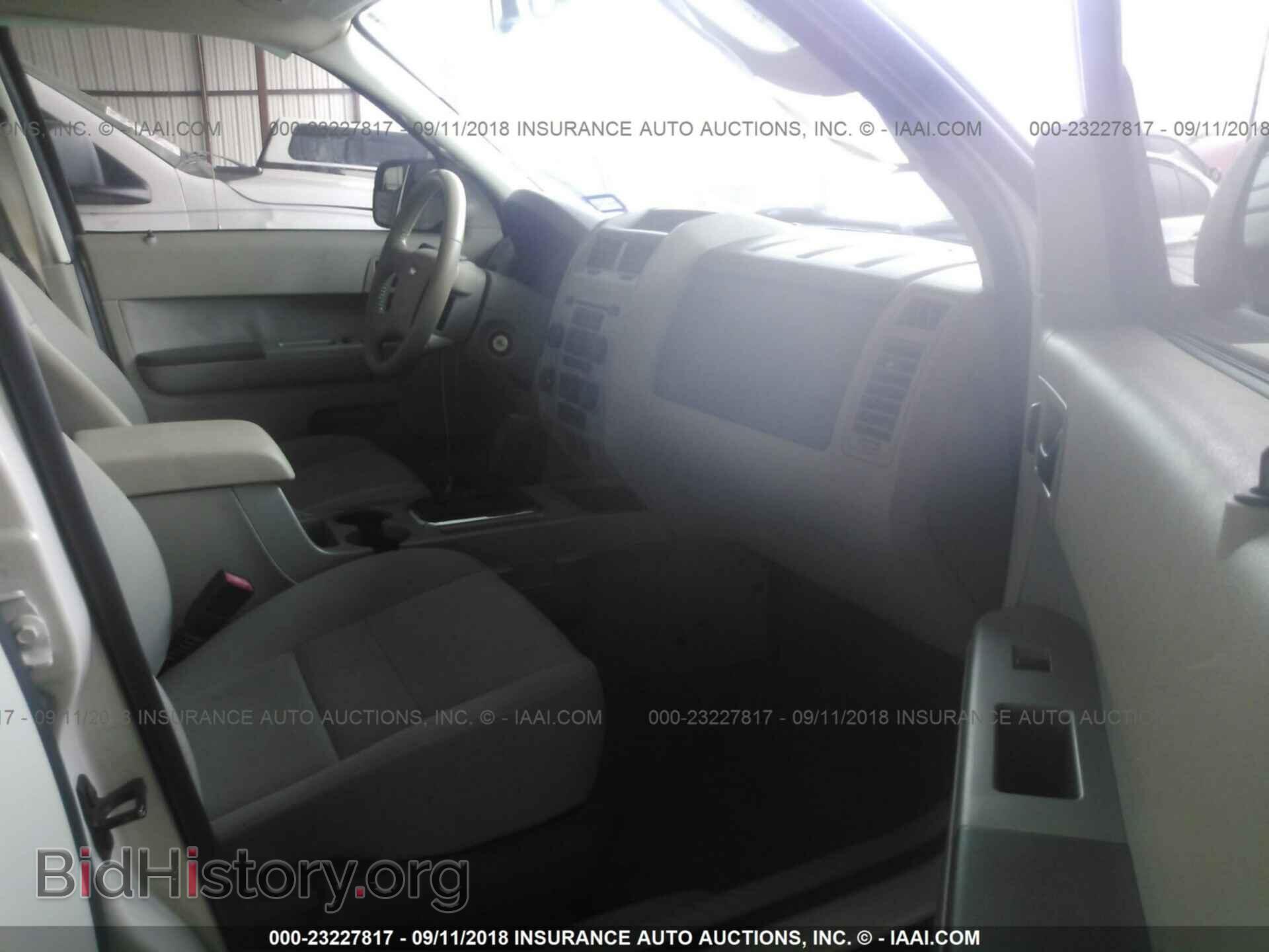 2011 Ford Escape - VIN: 1FMCU0D75BKA14195 - Photo 5