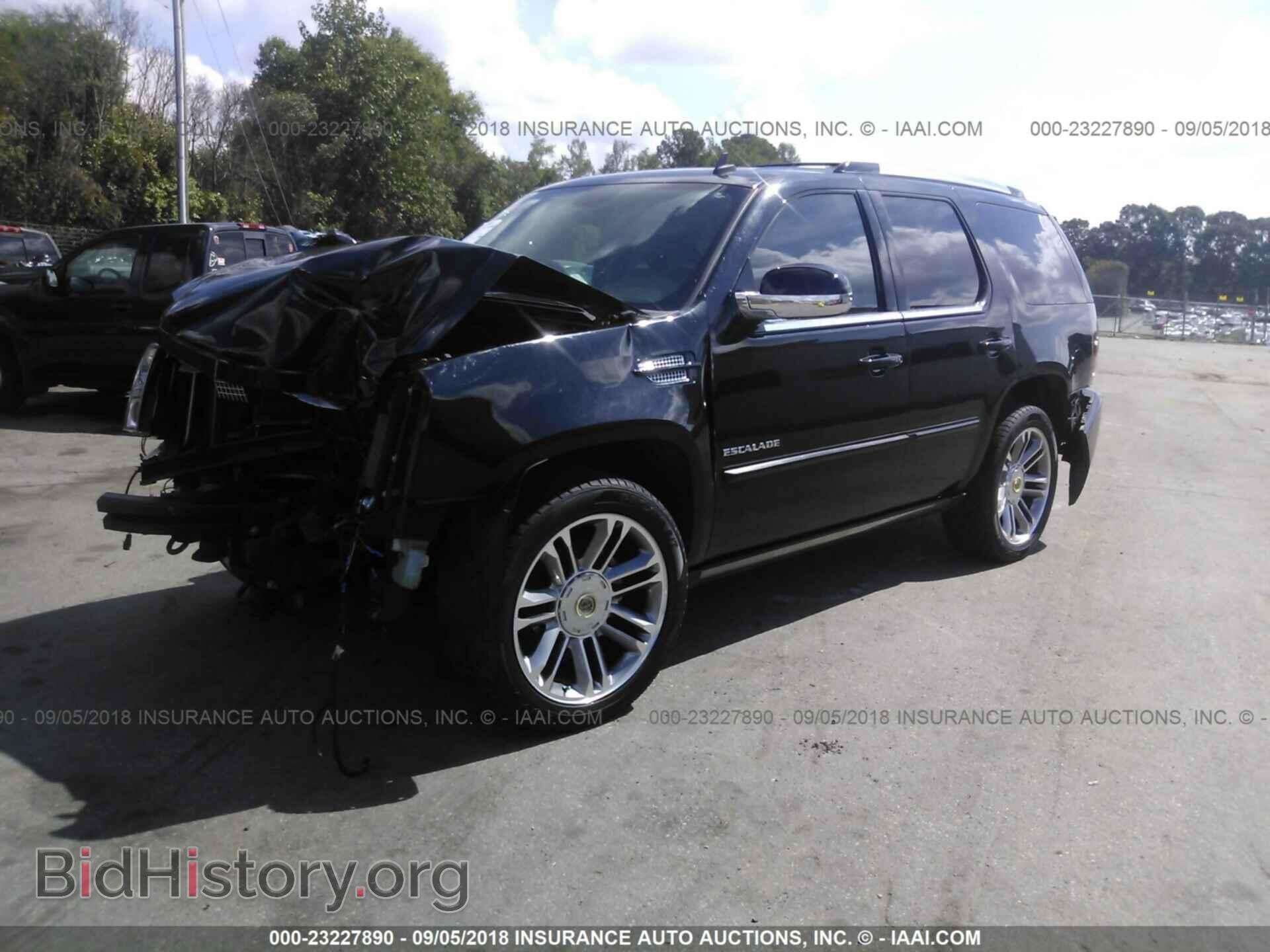 2012 Cadillac Escalade - VIN: 1GYS4CEF7CR198808 - Фото 2