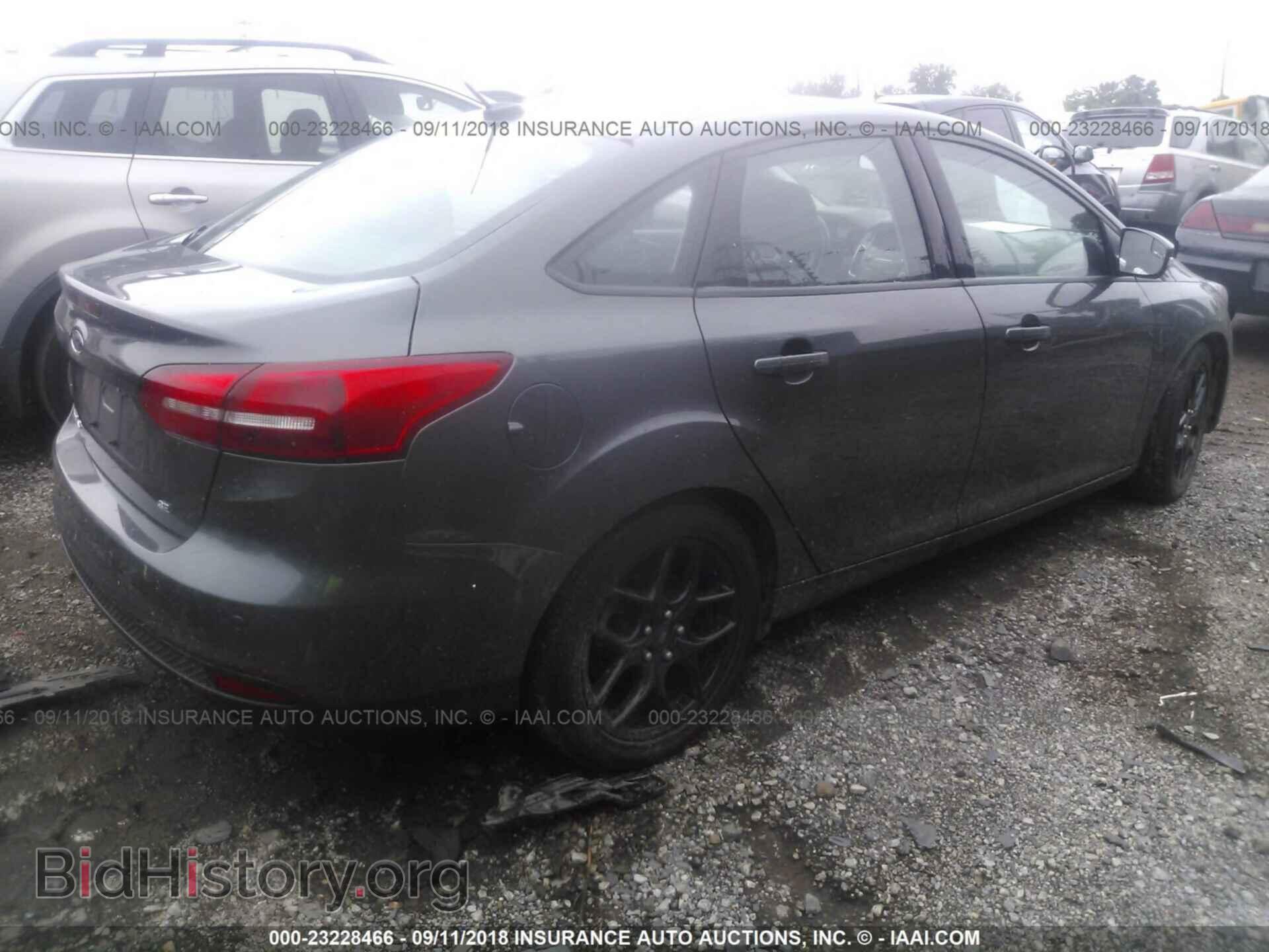 2016 Ford Focus - VIN: 1FADP3F21GL219071 - Photo 4