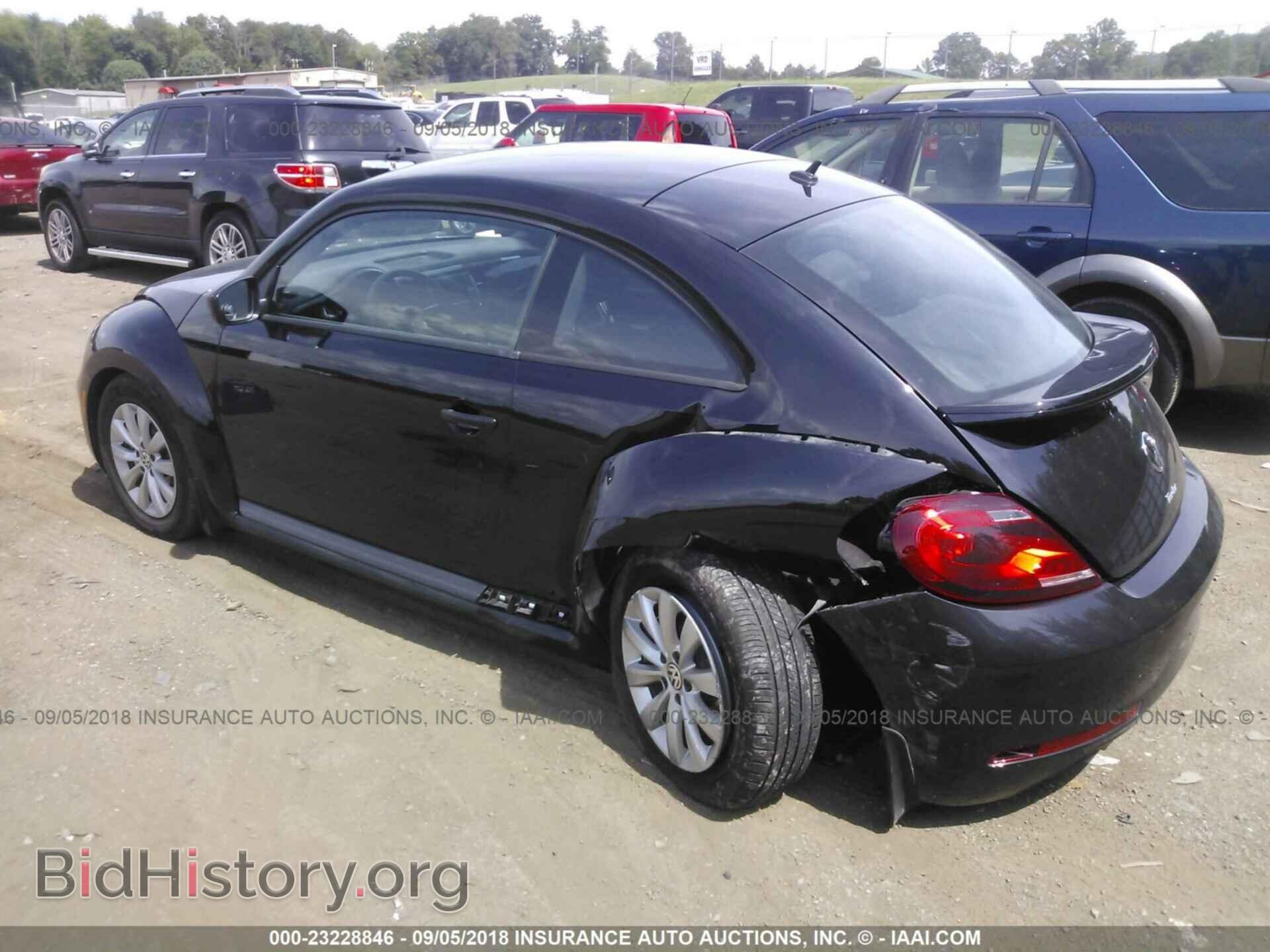 2017 Volkswagen Beetle - VIN: 3VWF17AT5HM602729 - Фото 3