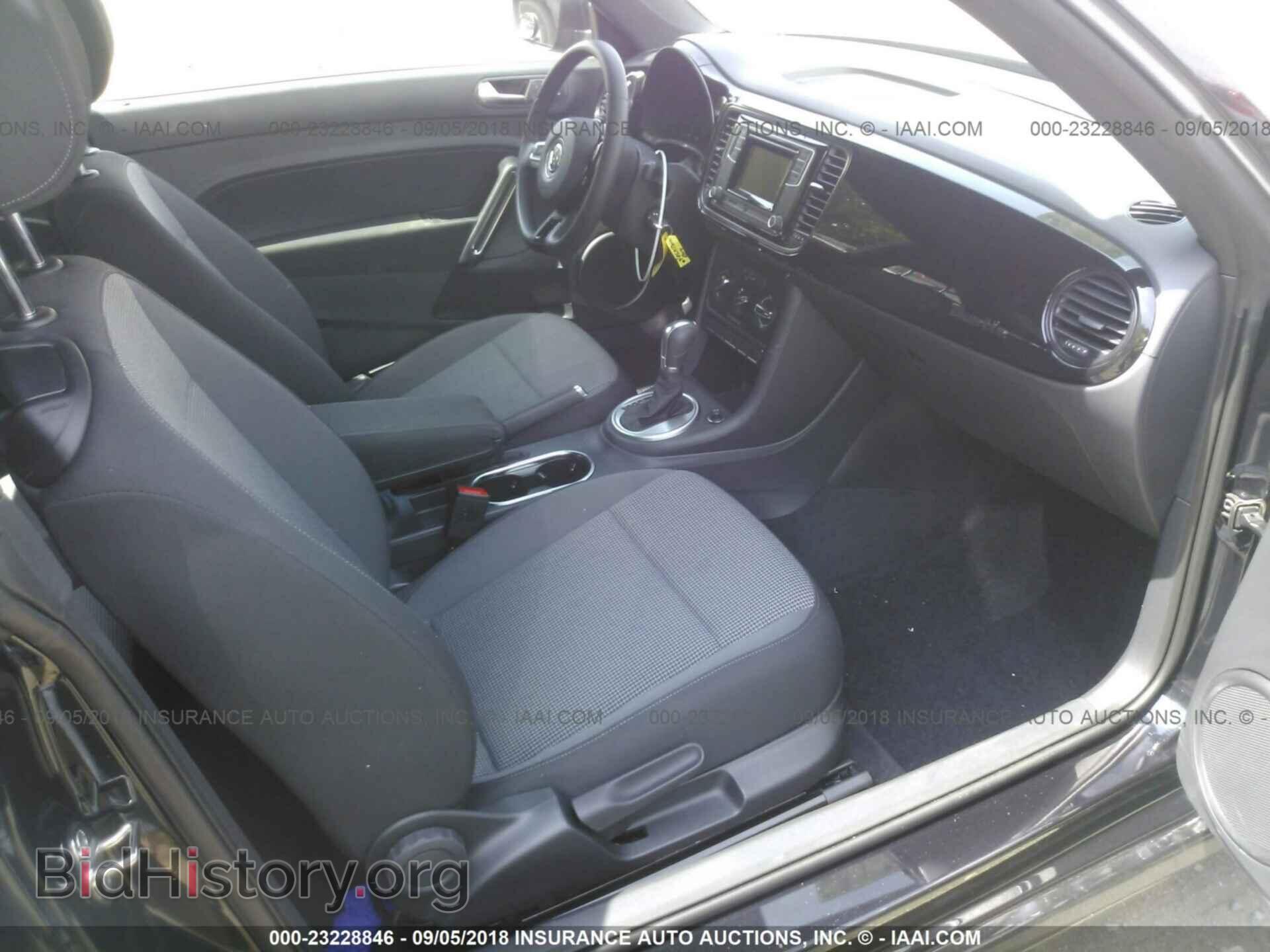 2017 Volkswagen Beetle - VIN: 3VWF17AT5HM602729 - Фото 5