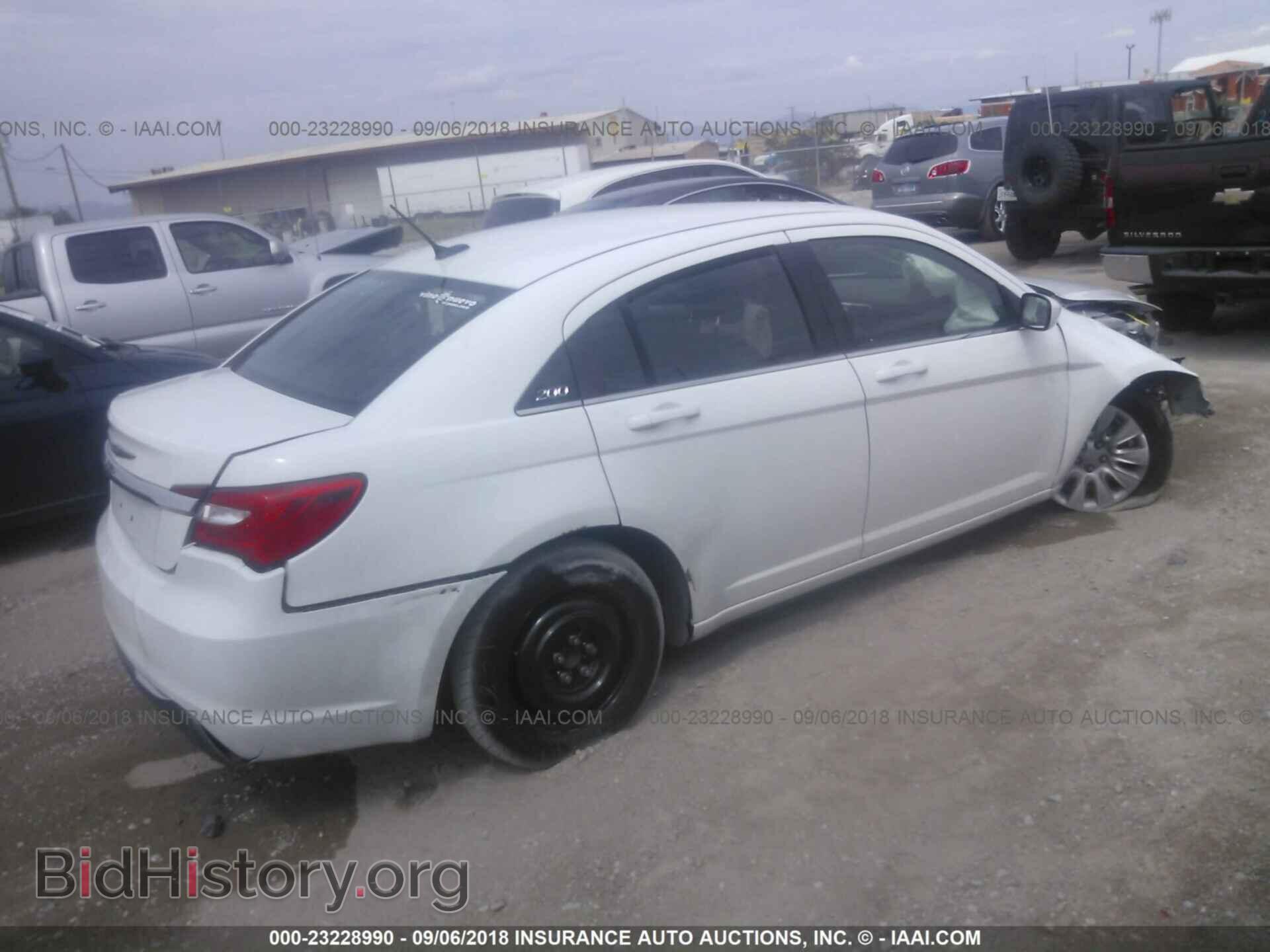 2013 Chrysler 200 - VIN: 1C3CCBAG1DN603998 - Photo 4