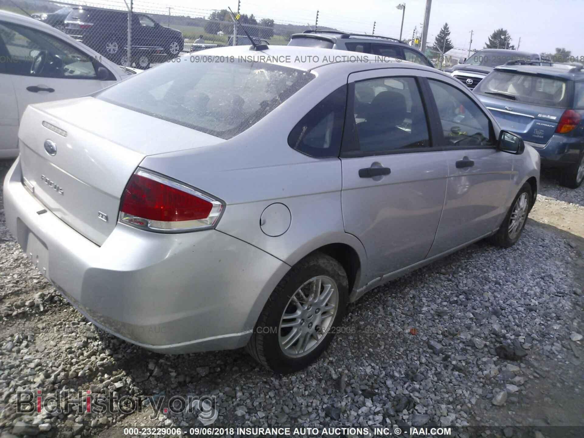 2011 Ford Focus - VIN: 1FAHP3FN0BW120602 - Фото 4