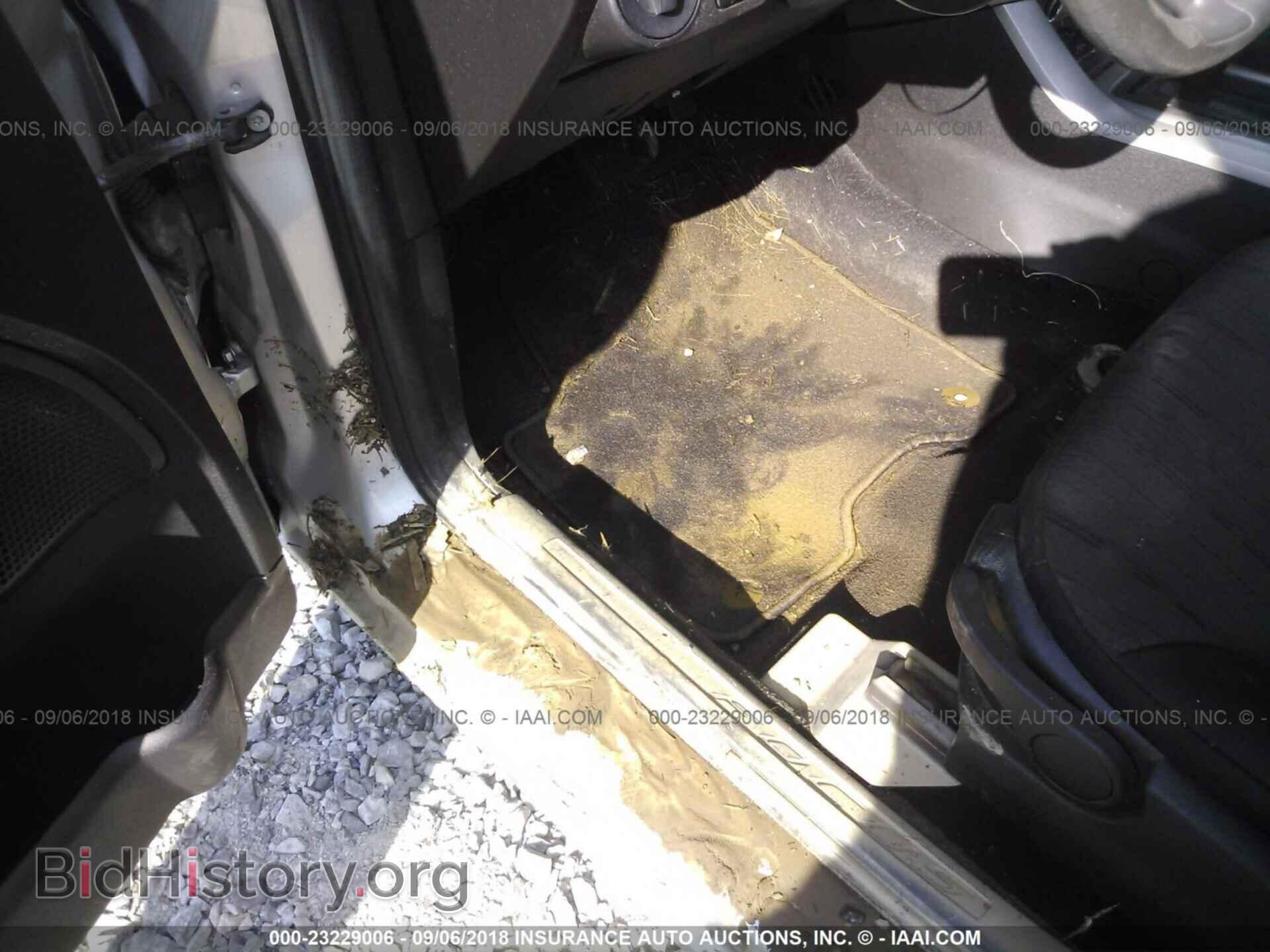 2011 Ford Focus - VIN: 1FAHP3FN0BW120602 - Фото 6