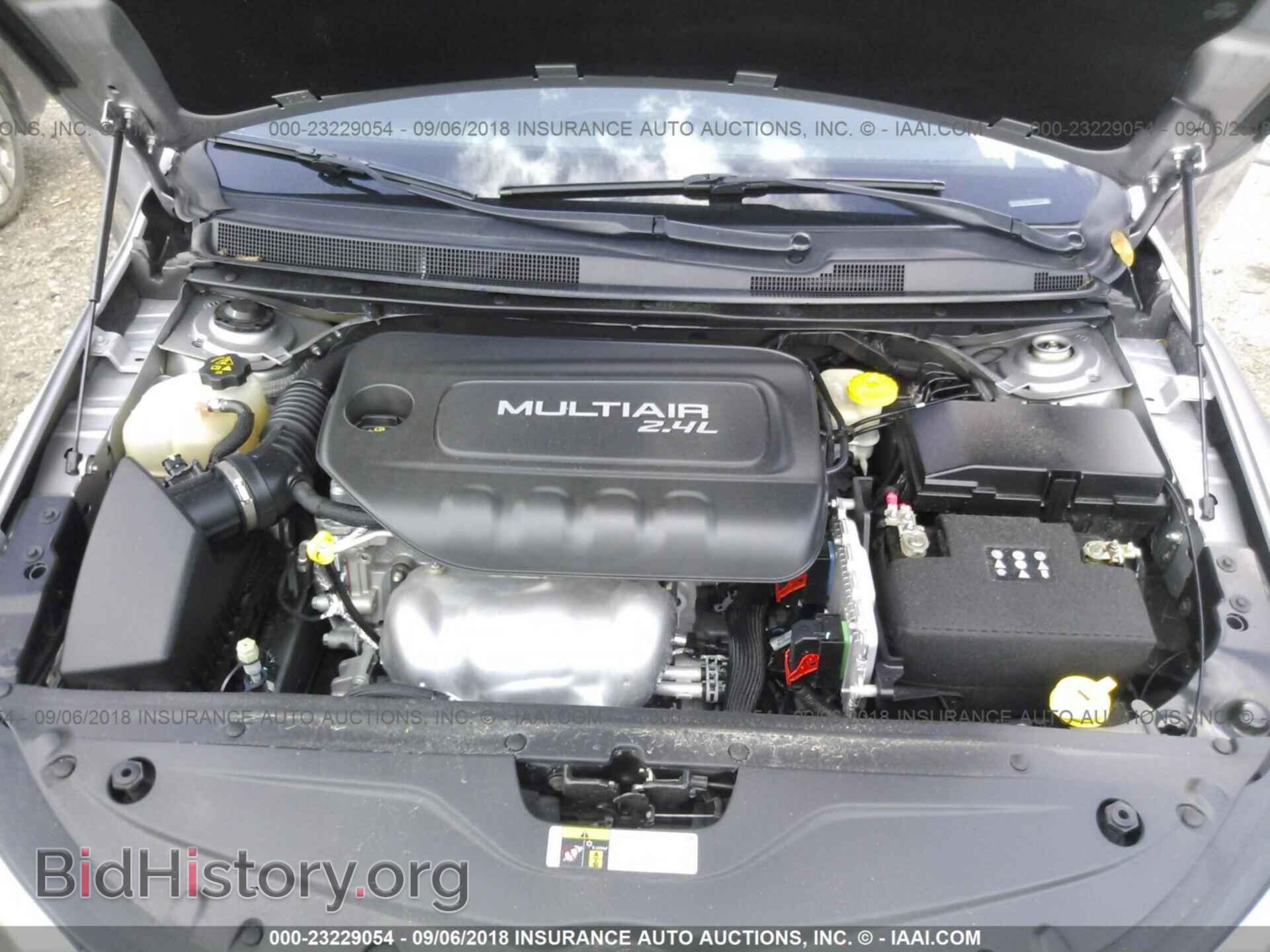 2015 Chrysler 200 - VIN: 1C3CCCAB8FN580085 - Фото 10