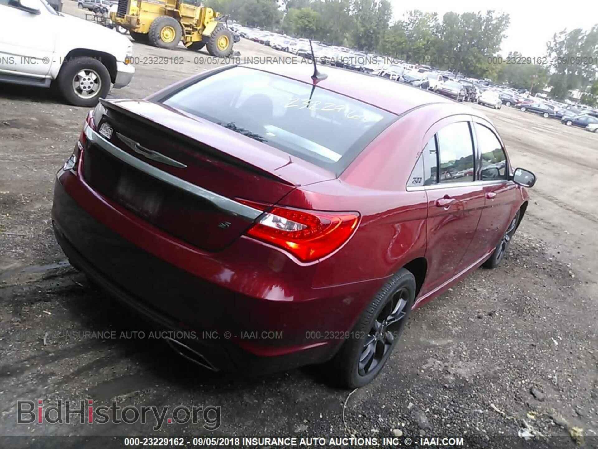 2014 Chrysler 200 - VIN: 1C3CCBBGXEN192858 - Фото 4