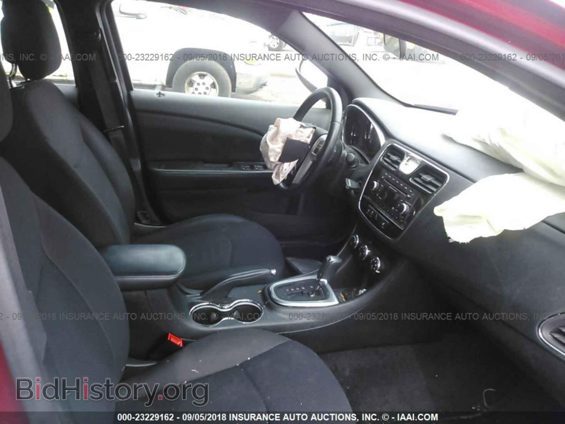 2014 Chrysler 200 - VIN: 1C3CCBBGXEN192858 - Фото 5