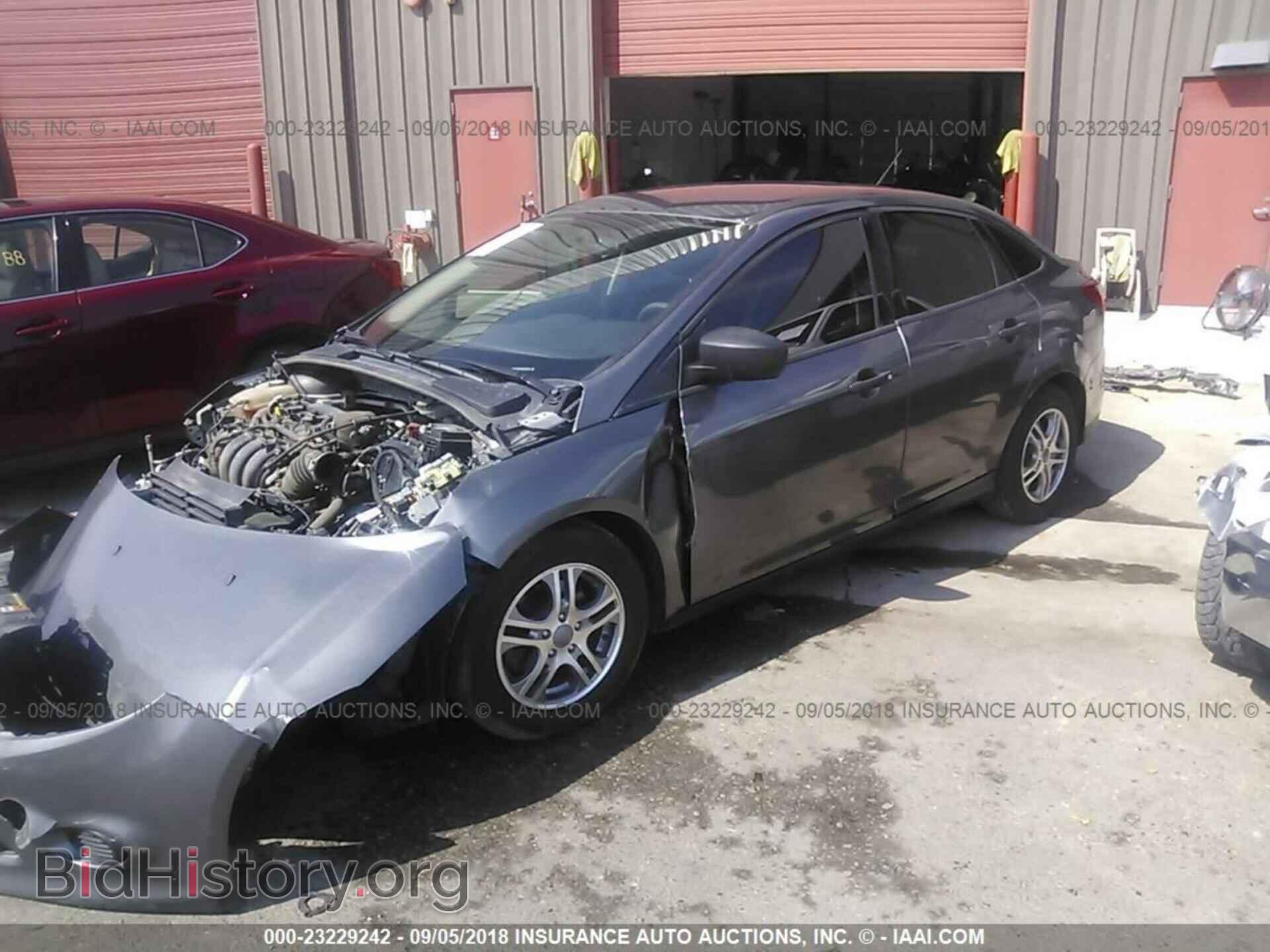 2013 Ford Focus - VIN: 1FADP3E20DL353678 - Фото 2