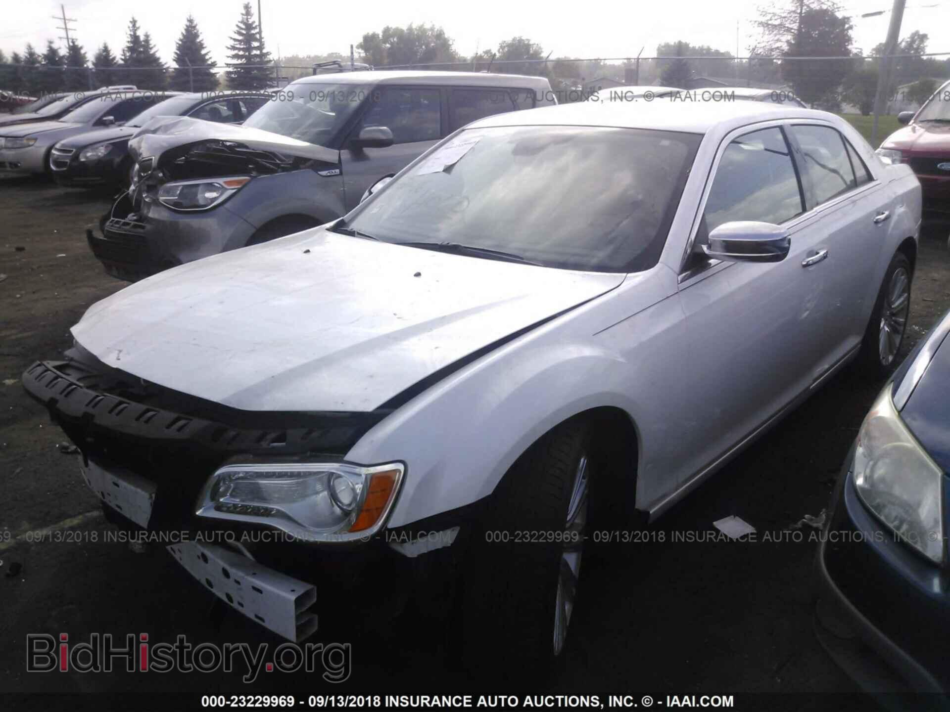 2012 Chrysler 300c - VIN: 2C3CCAET0CH160882 - Фото 2