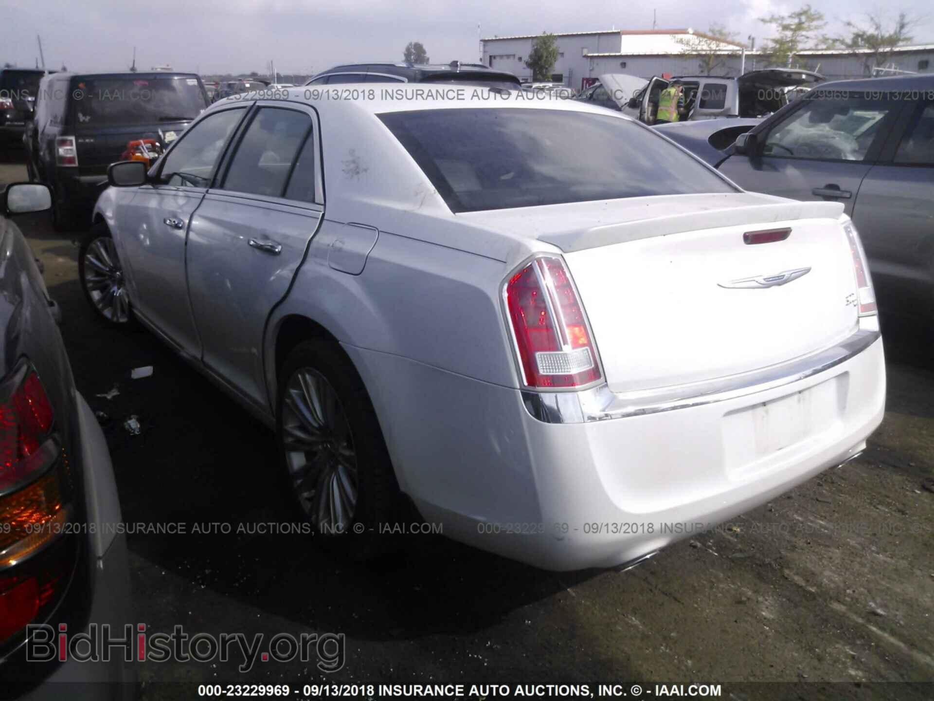 2012 Chrysler 300c - VIN: 2C3CCAET0CH160882 - Фото 3