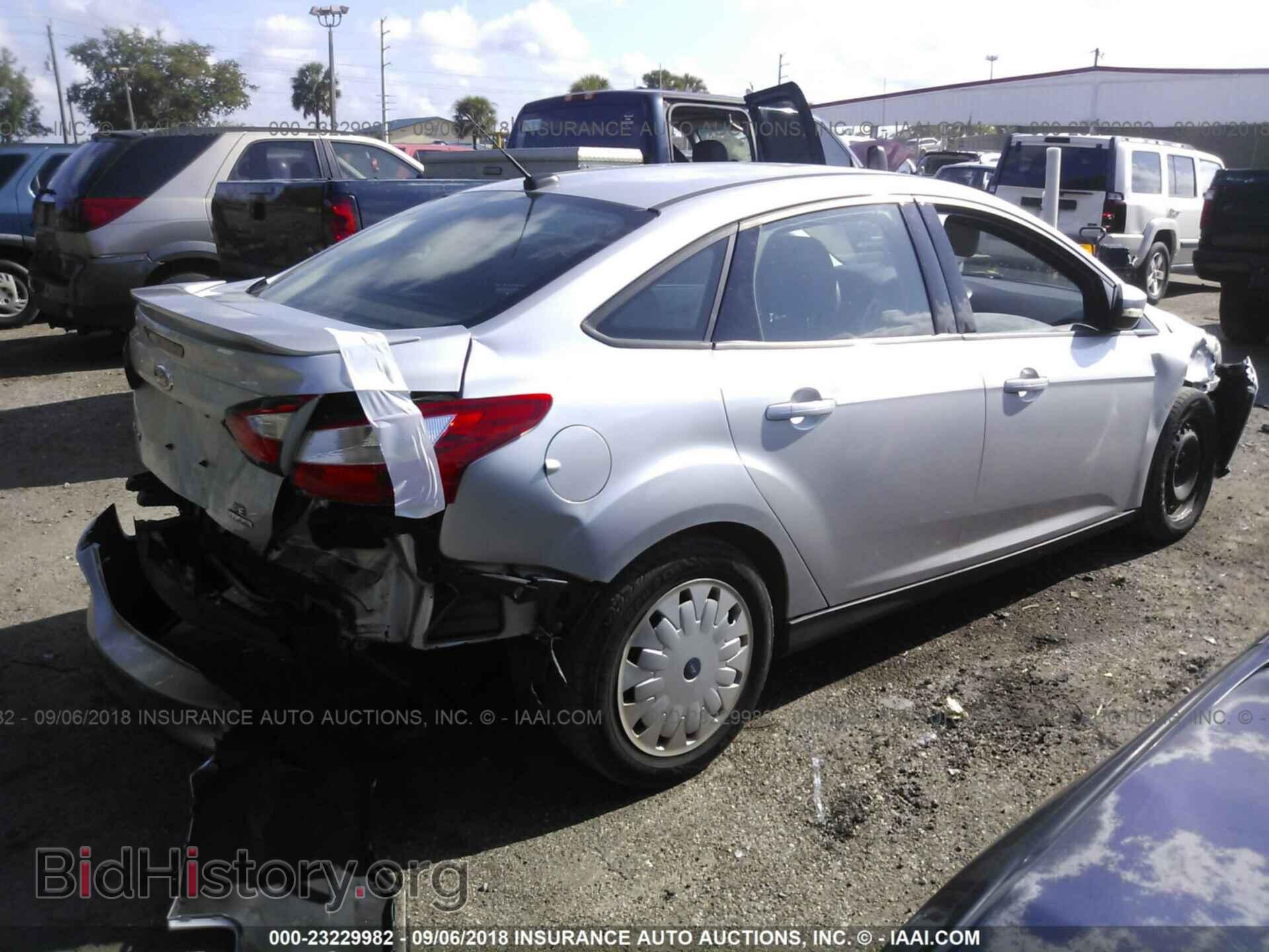 2013 Ford Focus - VIN: 1FADP3F24DL194954 - Photo 4