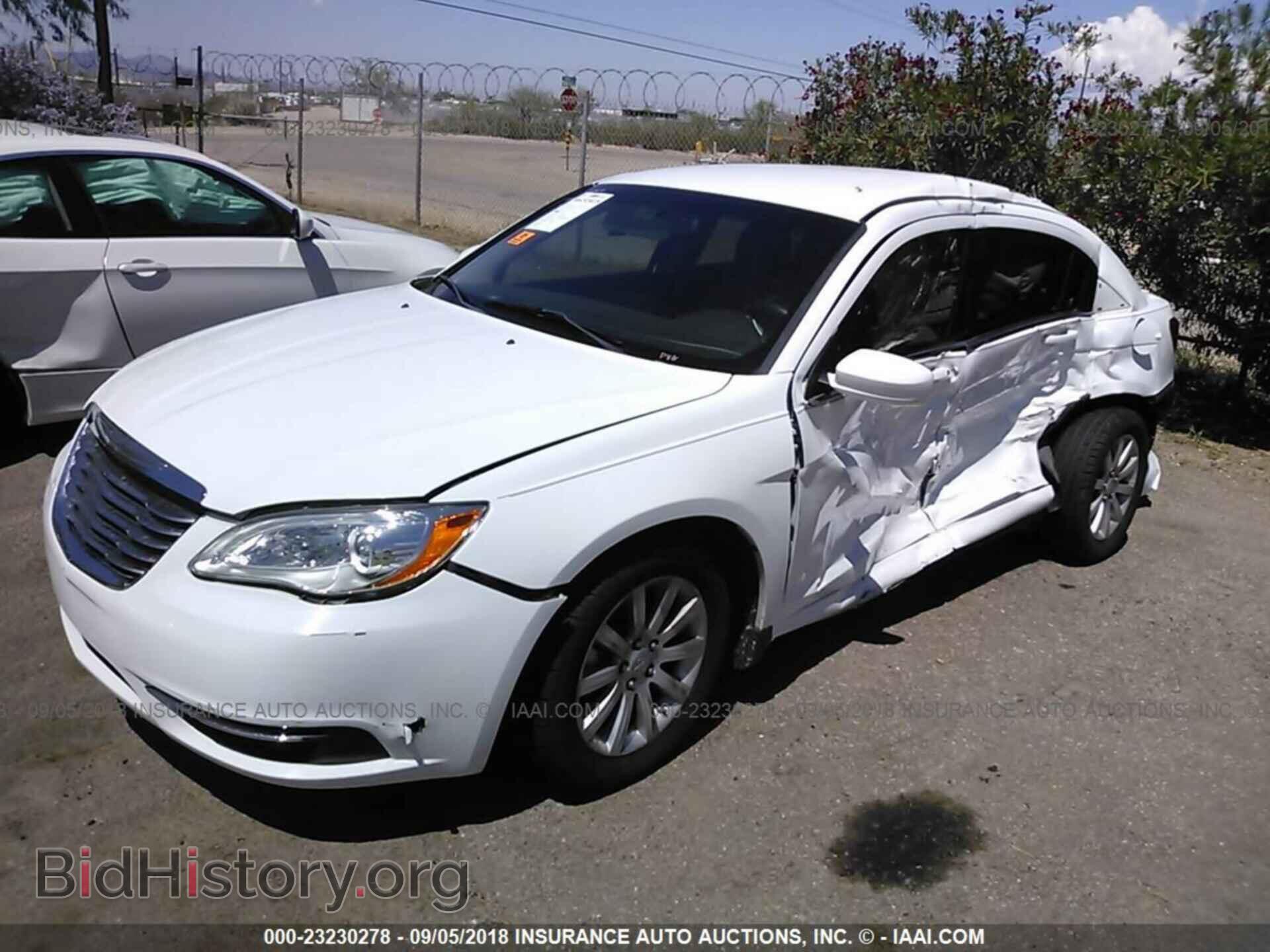 2014 Chrysler 200 - VIN: 1C3CCBBB6EN179867 - Photo 2