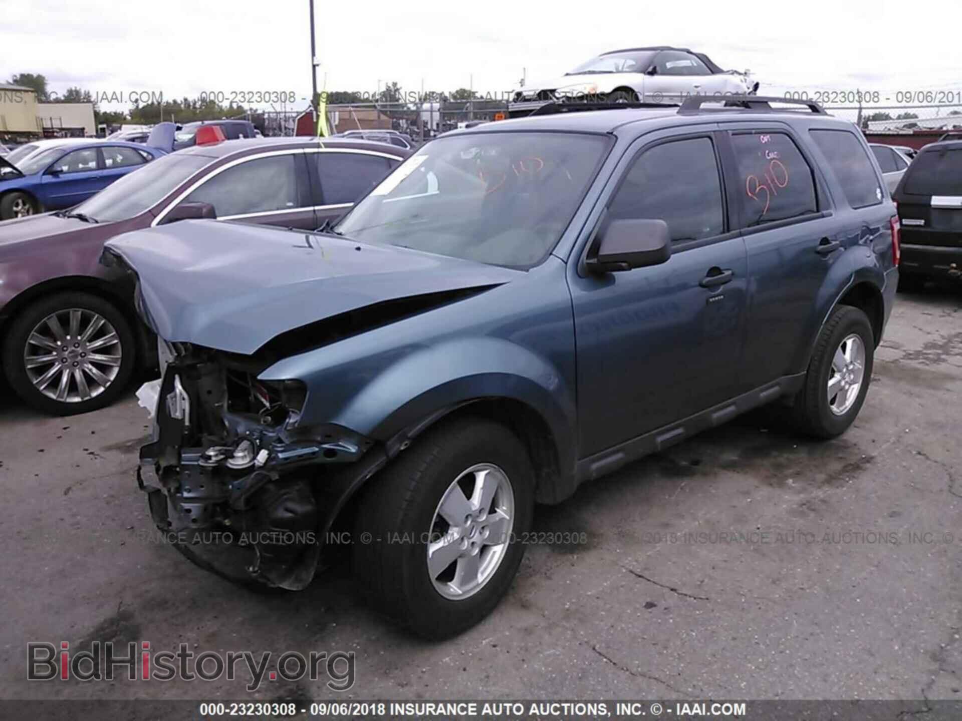 2011 Ford Escape - VIN: 1FMCU0D73BKB83423 - Photo 2