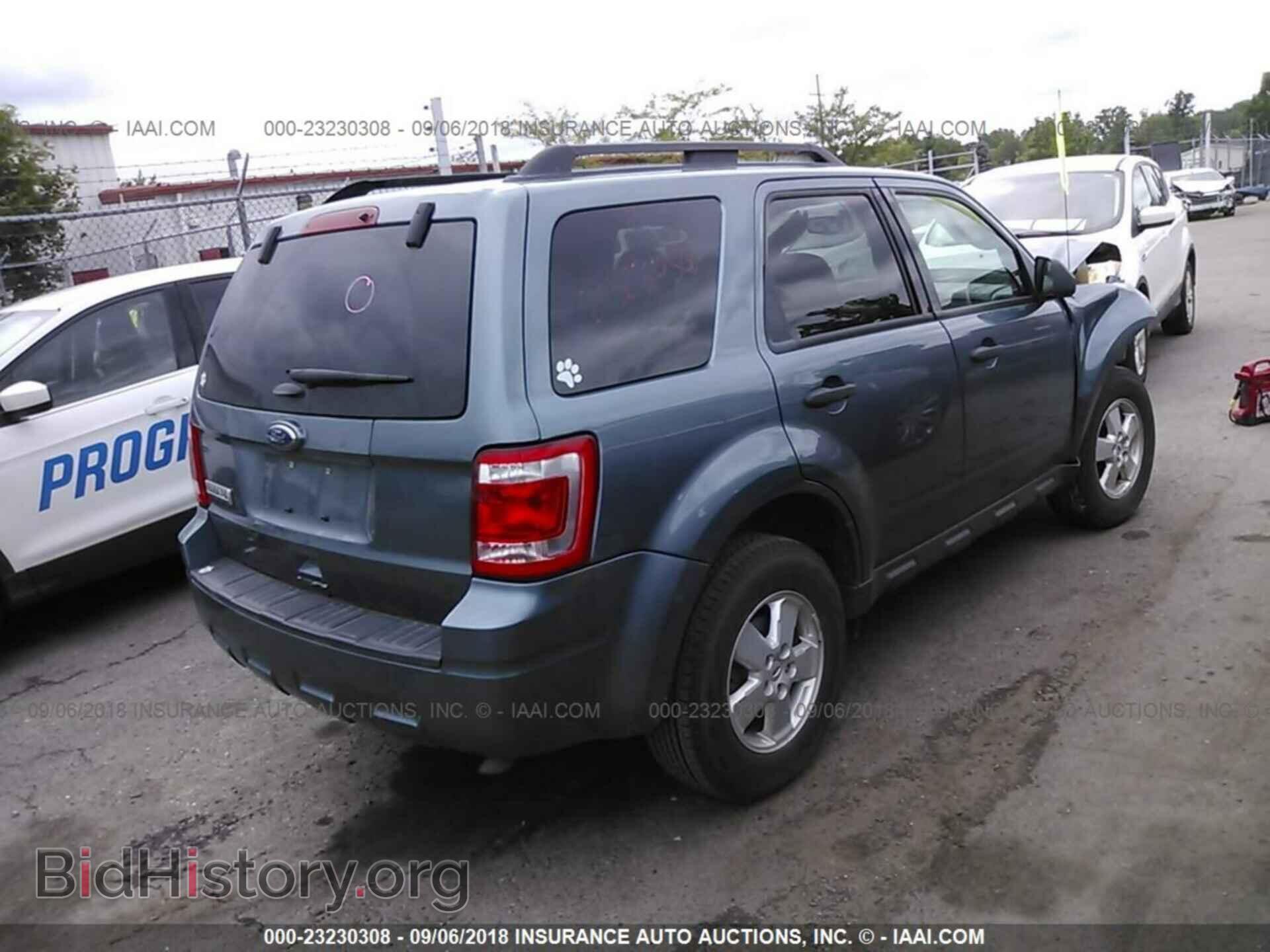 2011 Ford Escape - VIN: 1FMCU0D73BKB83423 - Photo 4