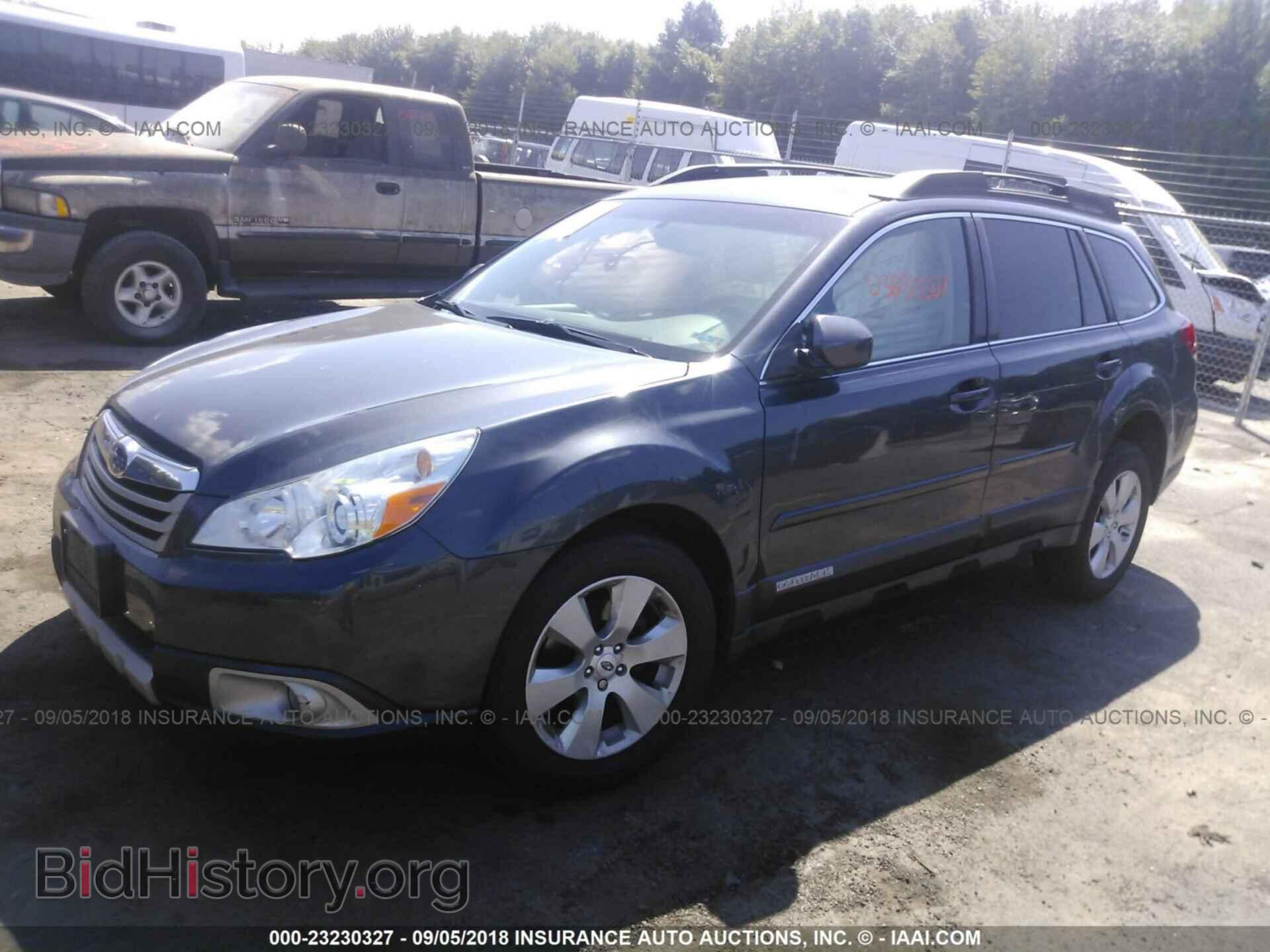 2011 Subaru Outback - VIN: 4S4BRBKC0B3429394 - Фото 2
