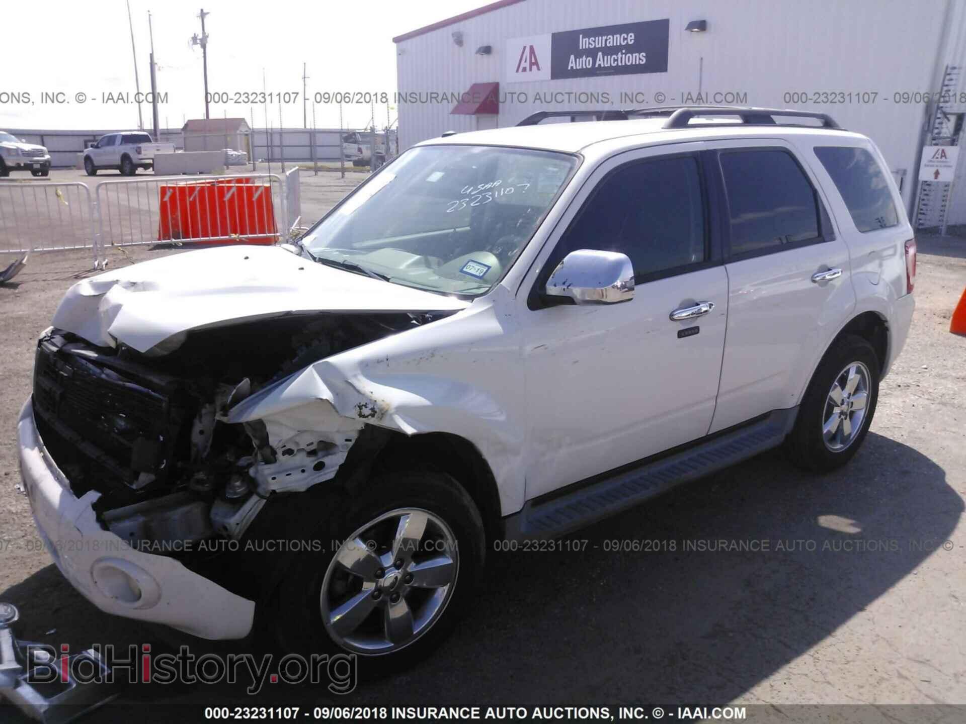 2011 Ford Escape - VIN: 1FMCU0DG9BKA49354 - Фото 2