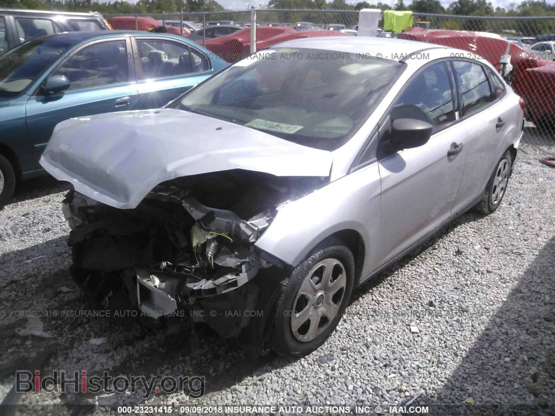 2012 Ford Focus - VIN: 1FAHP3E23CL224656 - Фото 2