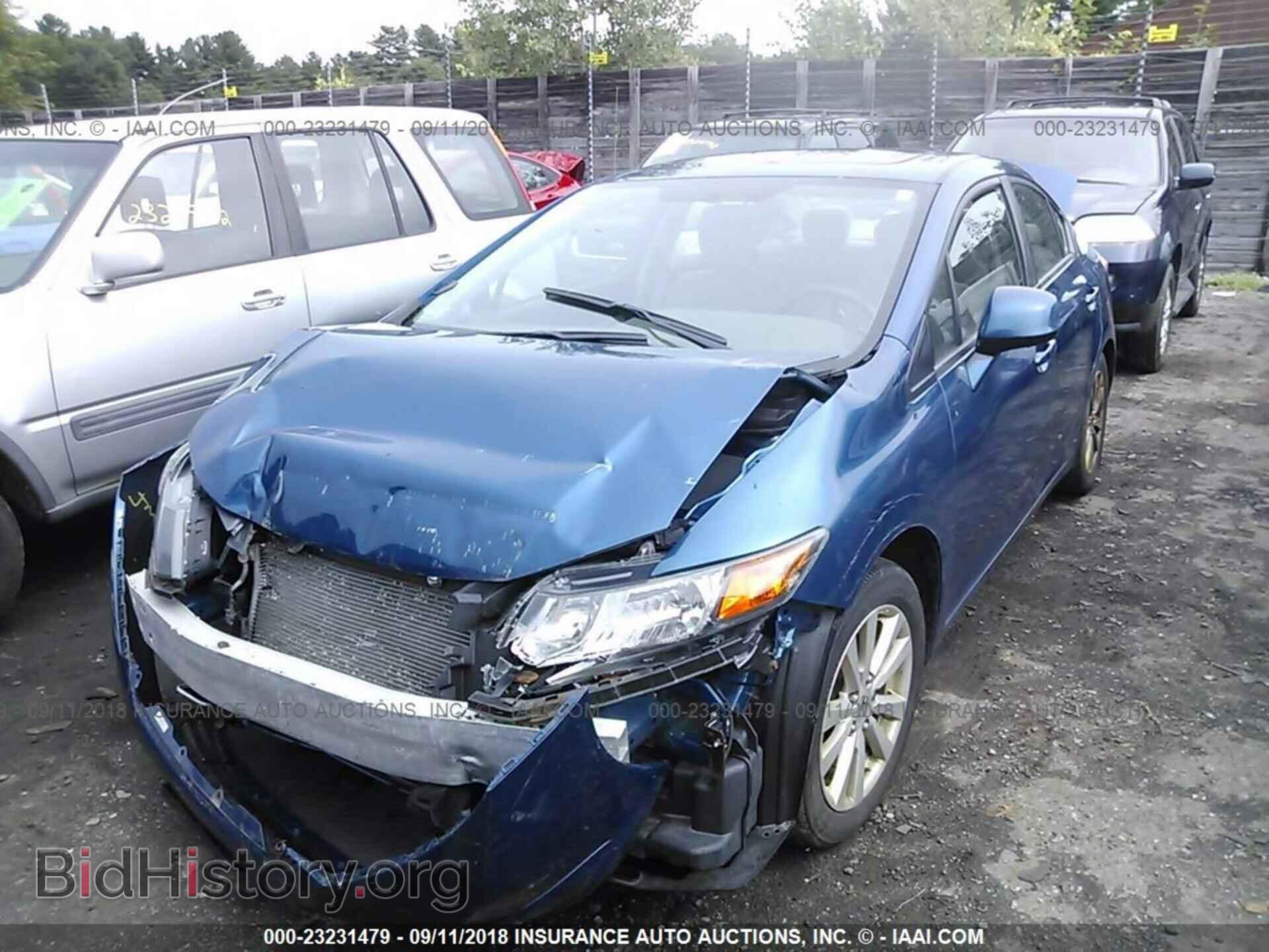 2012 Honda Civic - VIN: 2HGFB2F89CH552420 - Photo 2