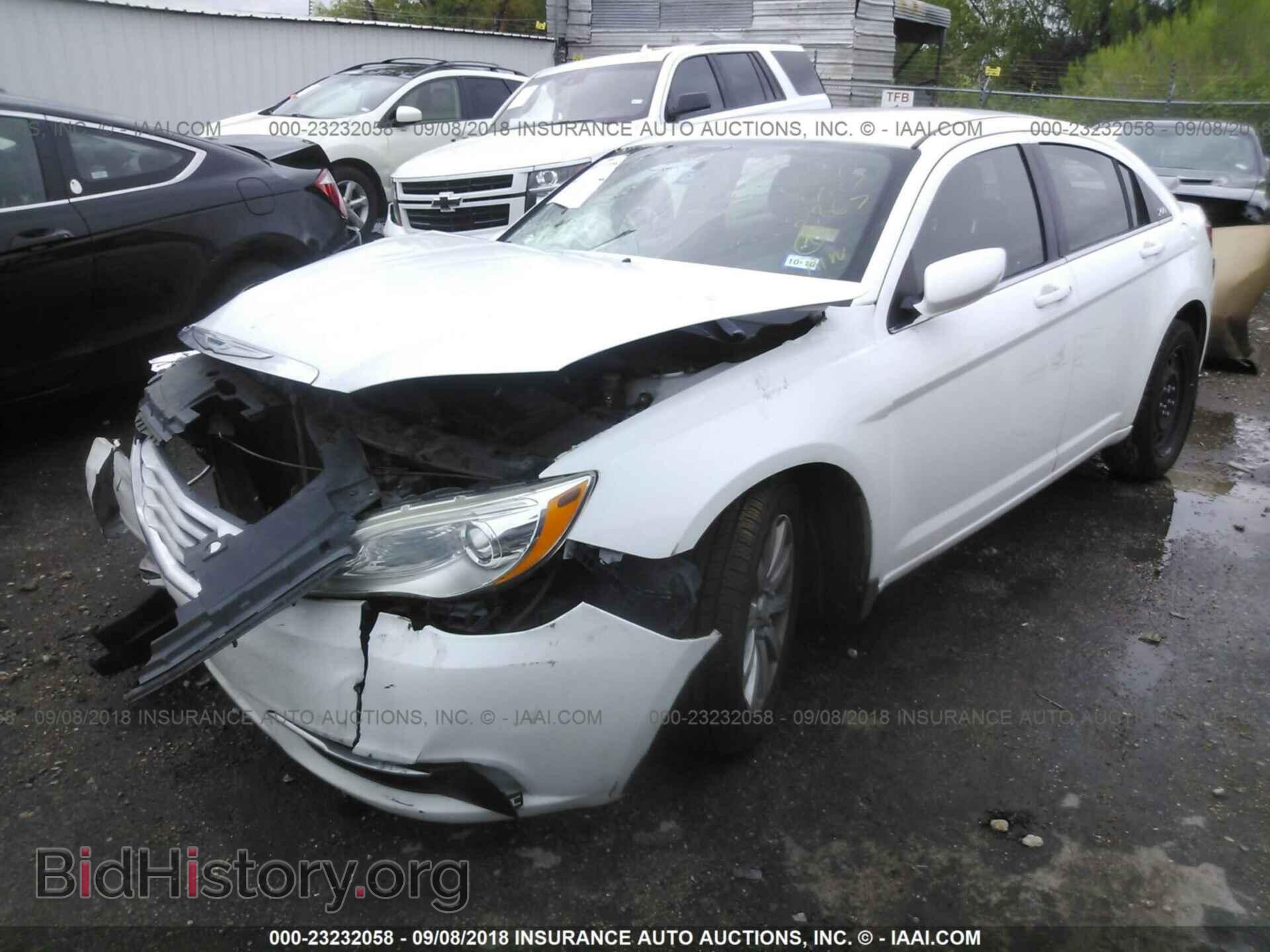 2011 Chrysler 200 - VIN: 1C3BC4FB1BN563472 - Фото 2