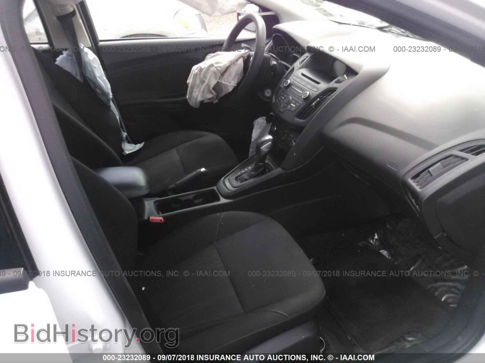 2016 Ford Focus - VIN: 1FADP3F24GL294346 - Photo 5