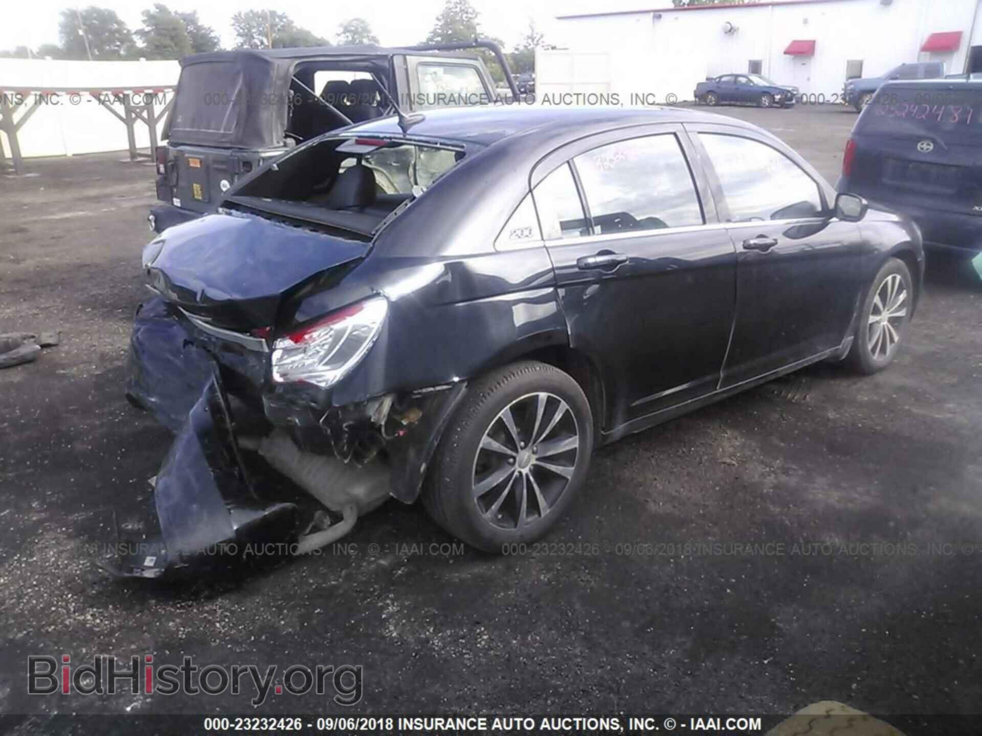 2013 Chrysler 200 - VIN: 1C3CCBCG8DN603784 - Photo 4
