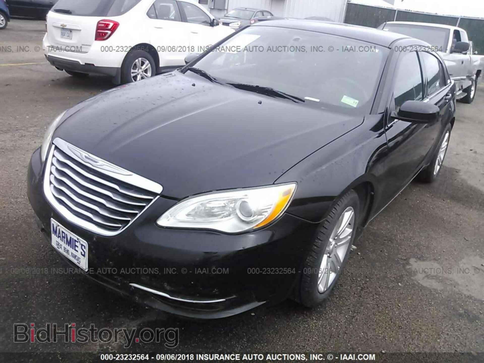 2013 Chrysler 200 - VIN: 1C3CCBBB0DN765317 - Фото 2