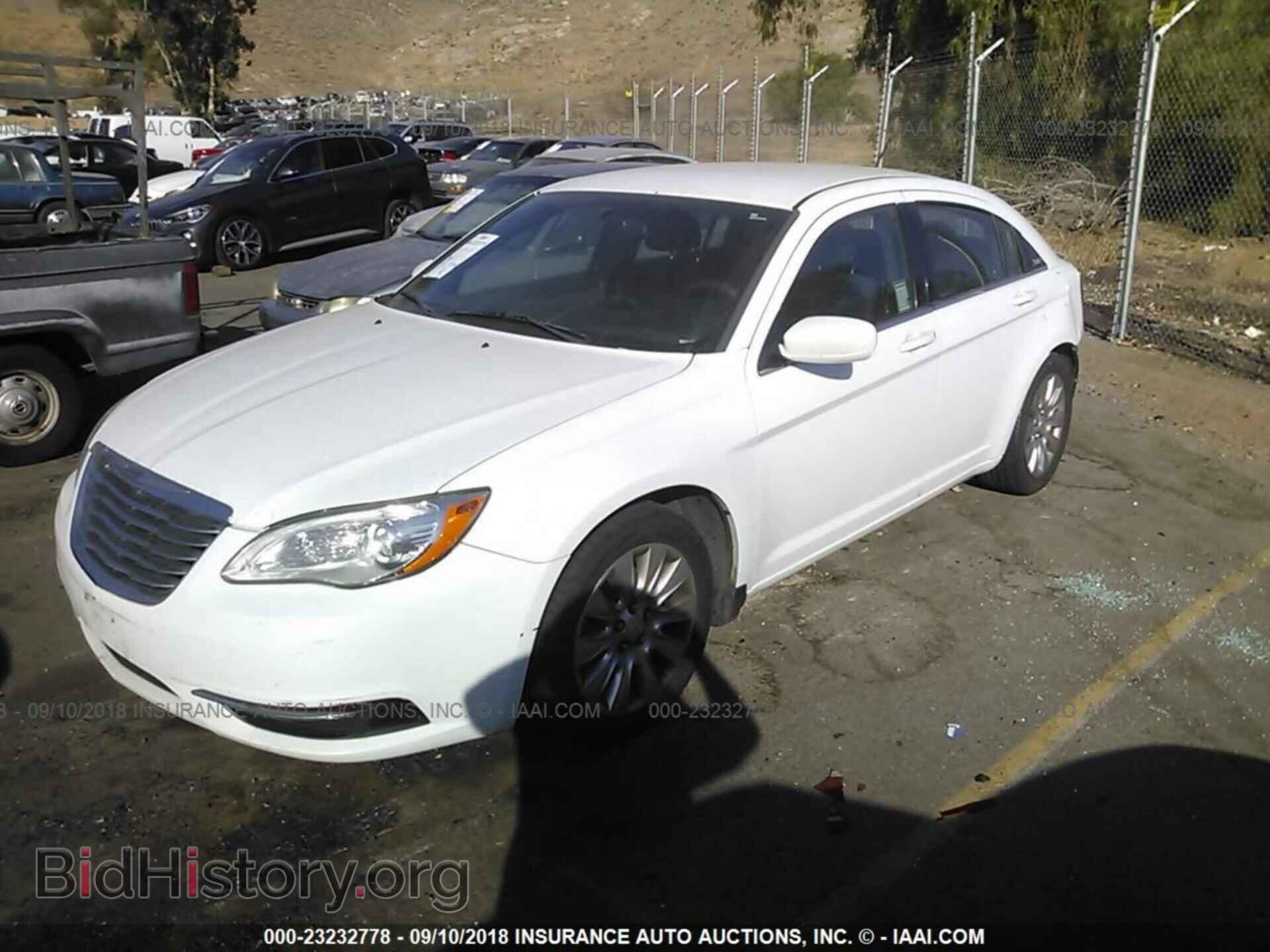 2014 Chrysler 200 - VIN: 1C3CCBABXEN212337 - Фото 2
