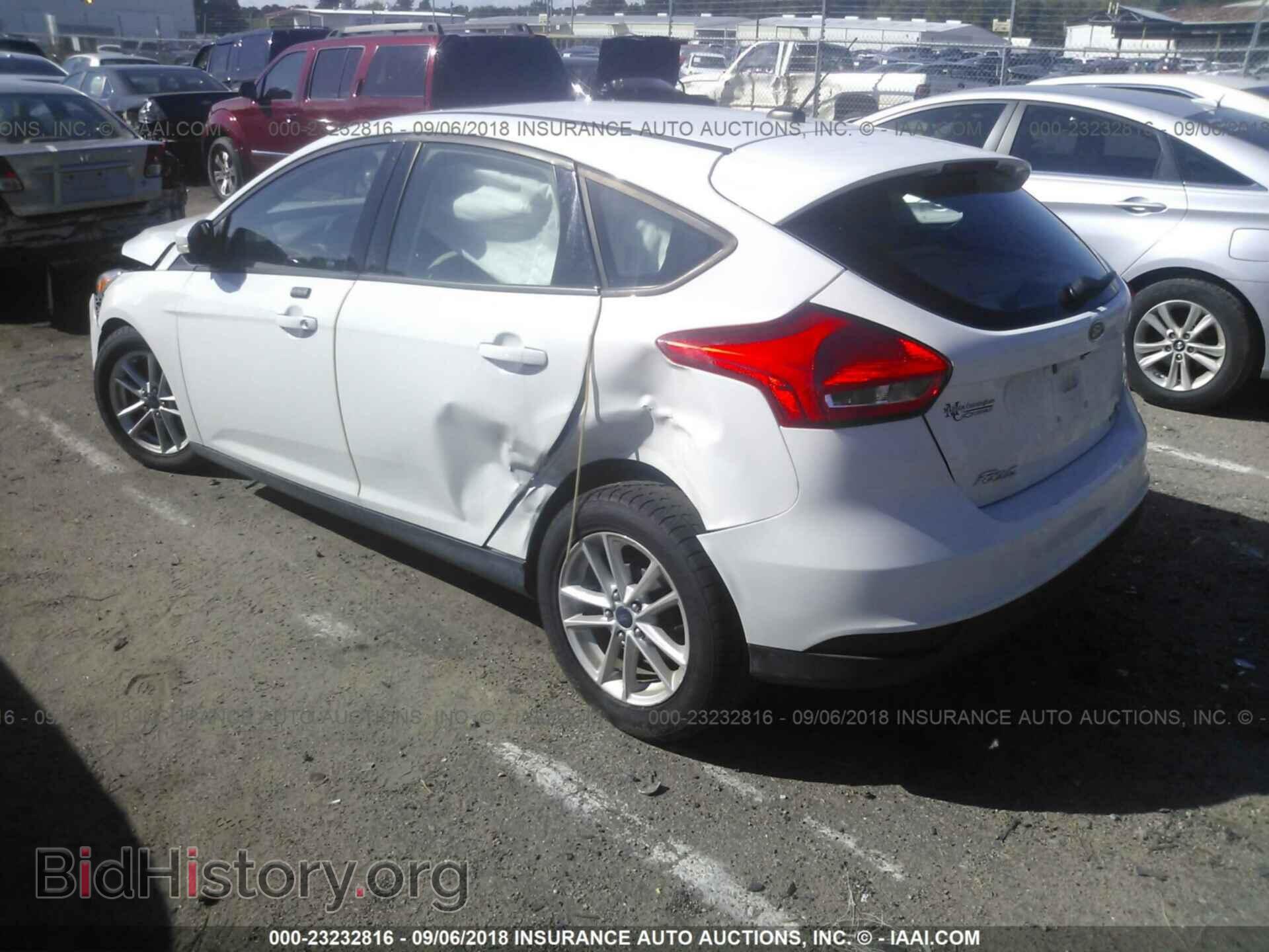 2016 Ford Focus - VIN: 1FADP3K26GL241377 - Photo 3