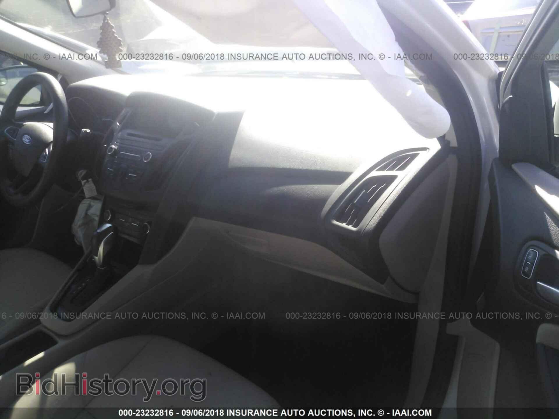2016 Ford Focus - VIN: 1FADP3K26GL241377 - Photo 5