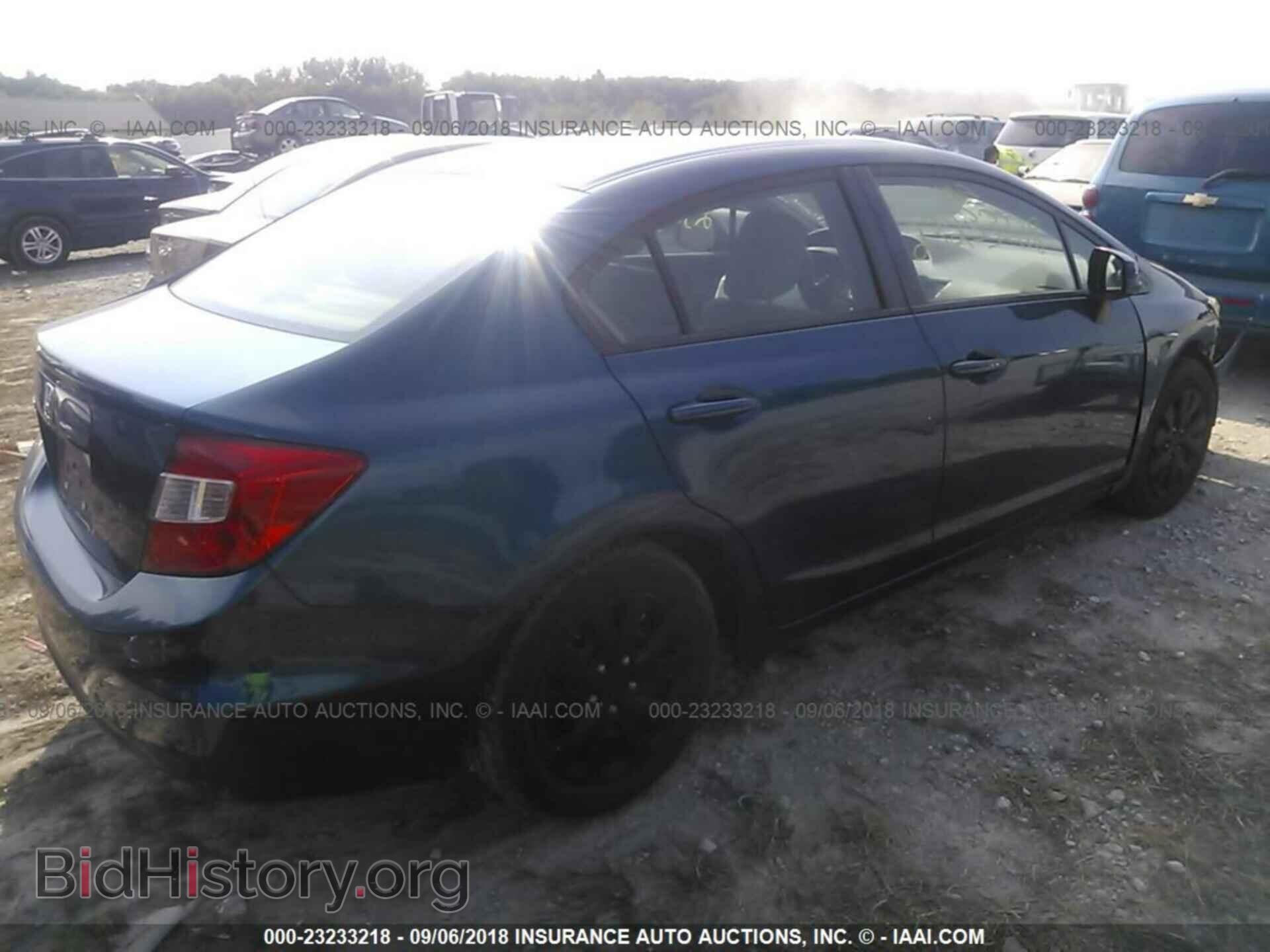 2012 Honda Civic - VIN: 2HGFB2F56CH548184 - Photo 4