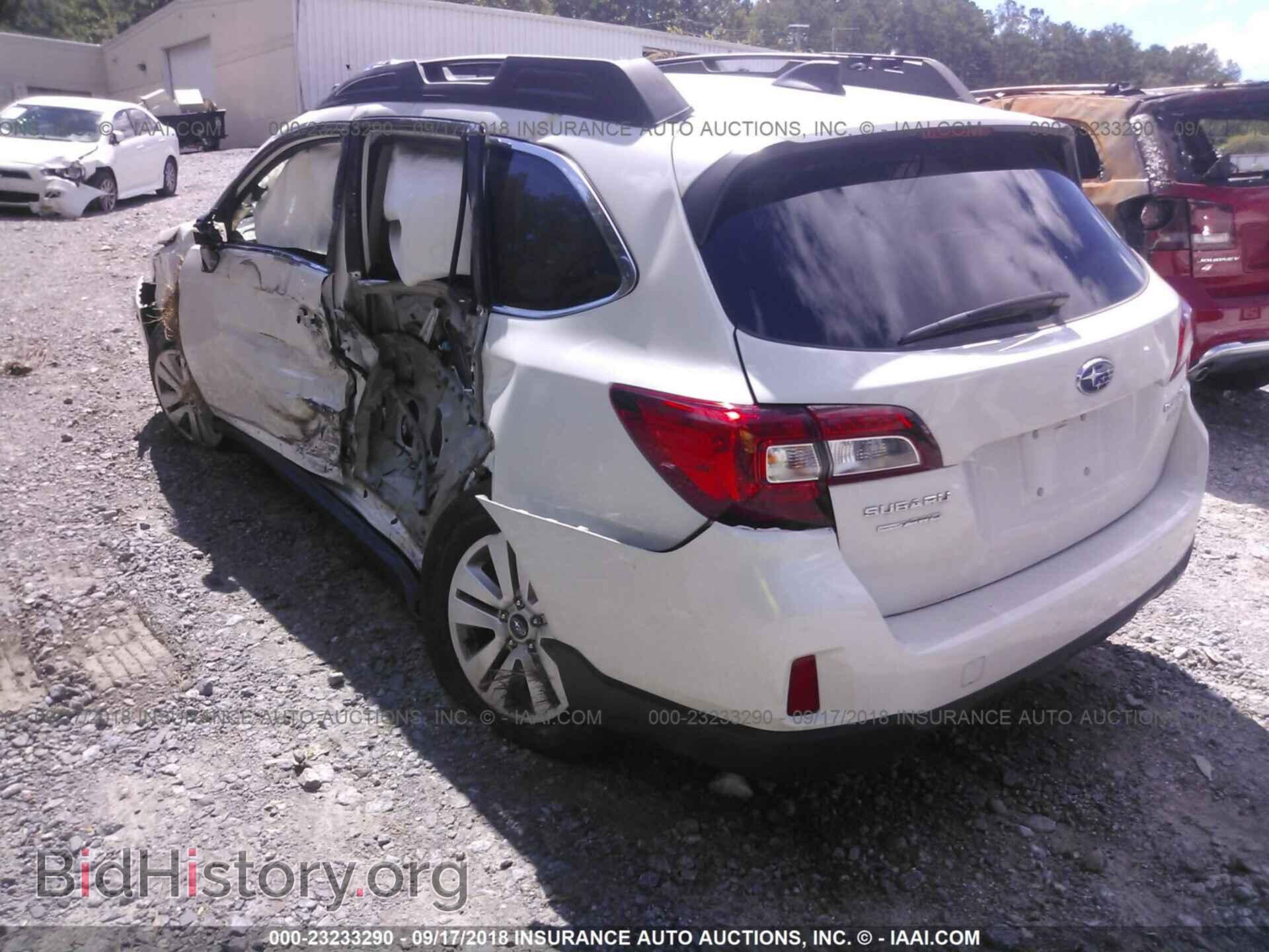 2017 Subaru Outback - VIN: 4S4BSAFC4H3399852 - Фото 3