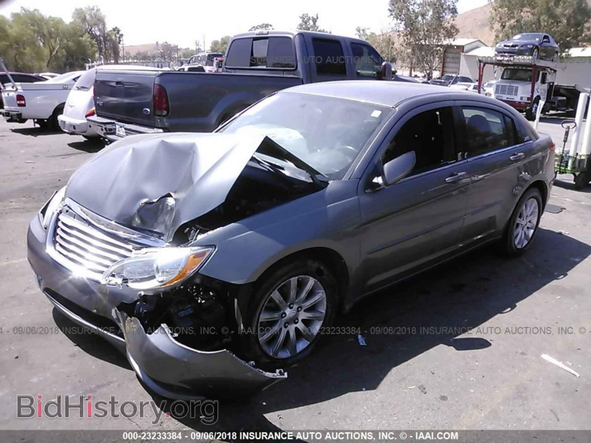 2013 Chrysler 200 - VIN: 1C3CCBBBXDN639806 - Фото 2