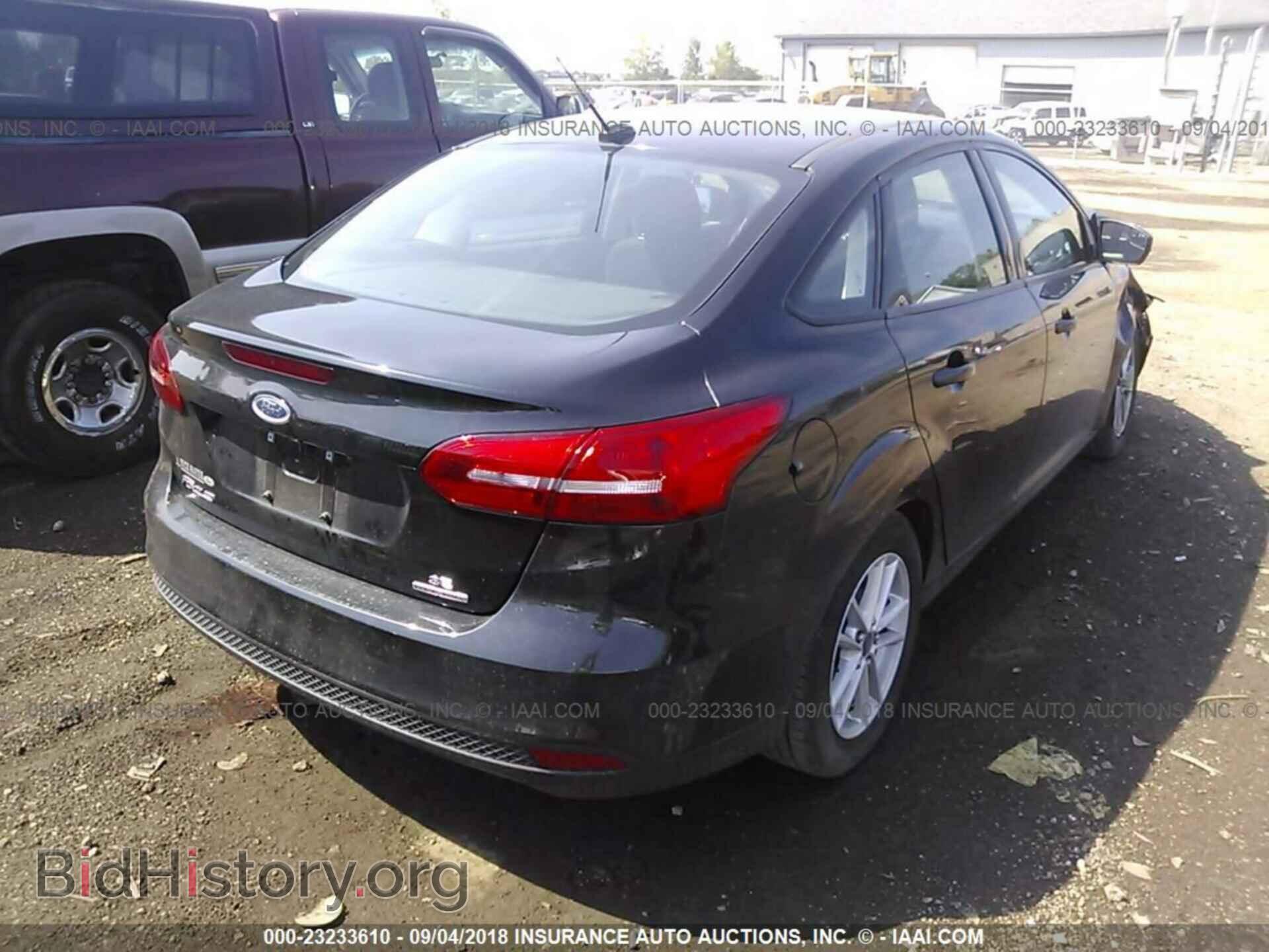 2015 Ford Focus - VIN: 1FADP3F29FL373560 - Photo 4