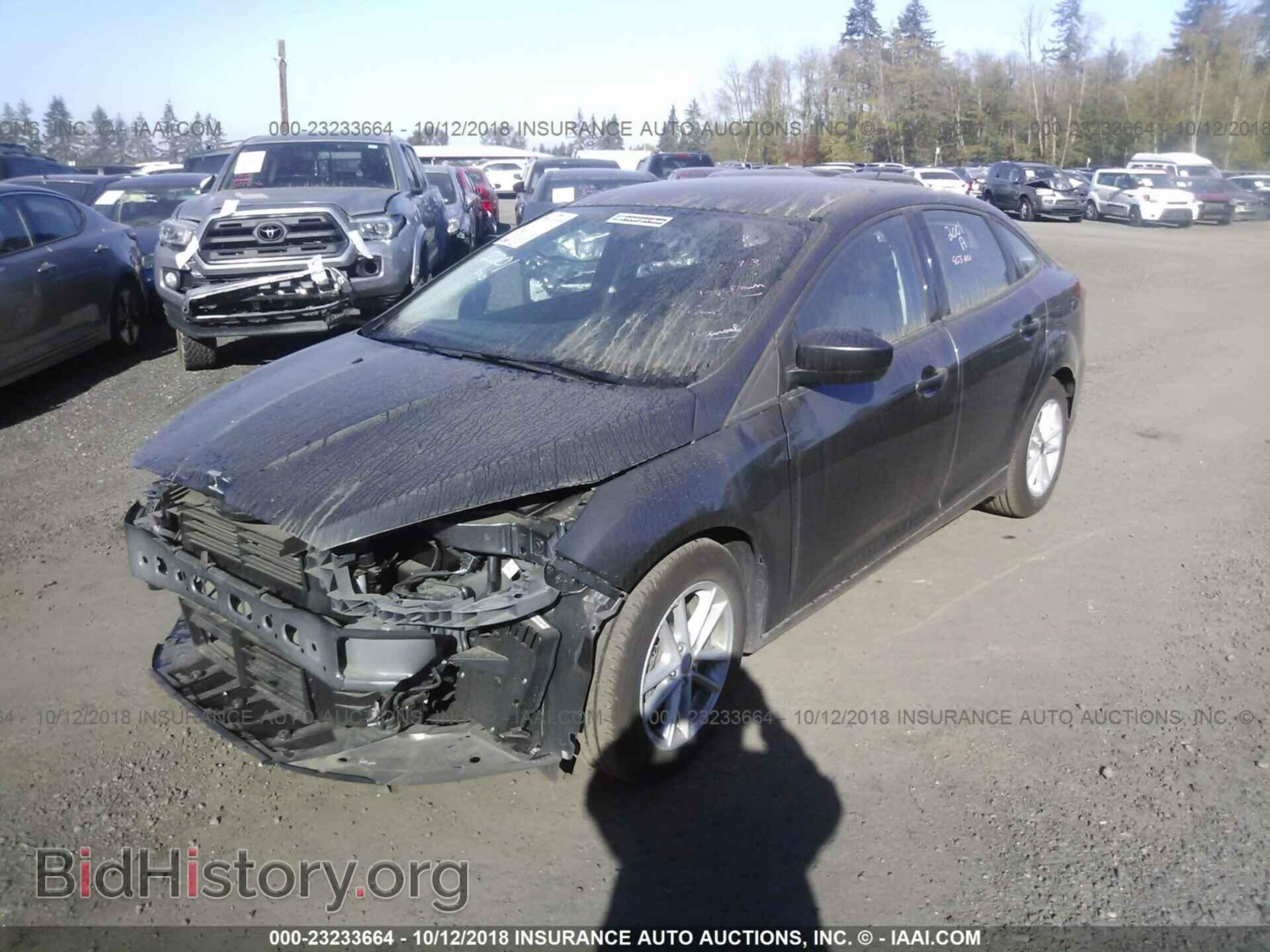 2018 Ford Focus - VIN: 1FADP3F26JL279953 - Фото 2