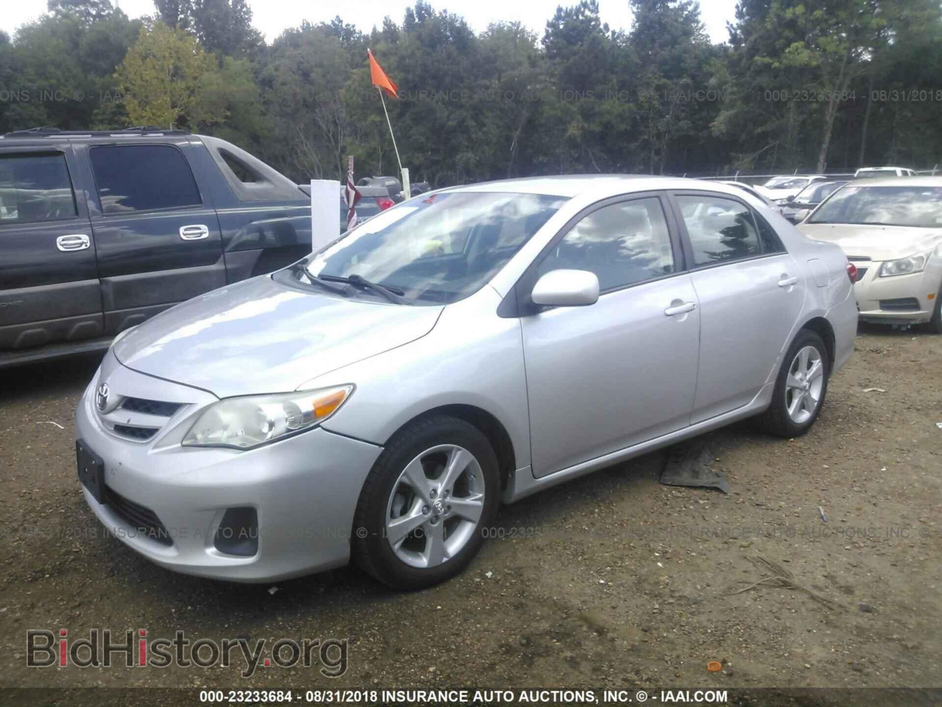 2011 Toyota Corolla - VIN: 2T1BU4EE1BC560627 - Фото 2