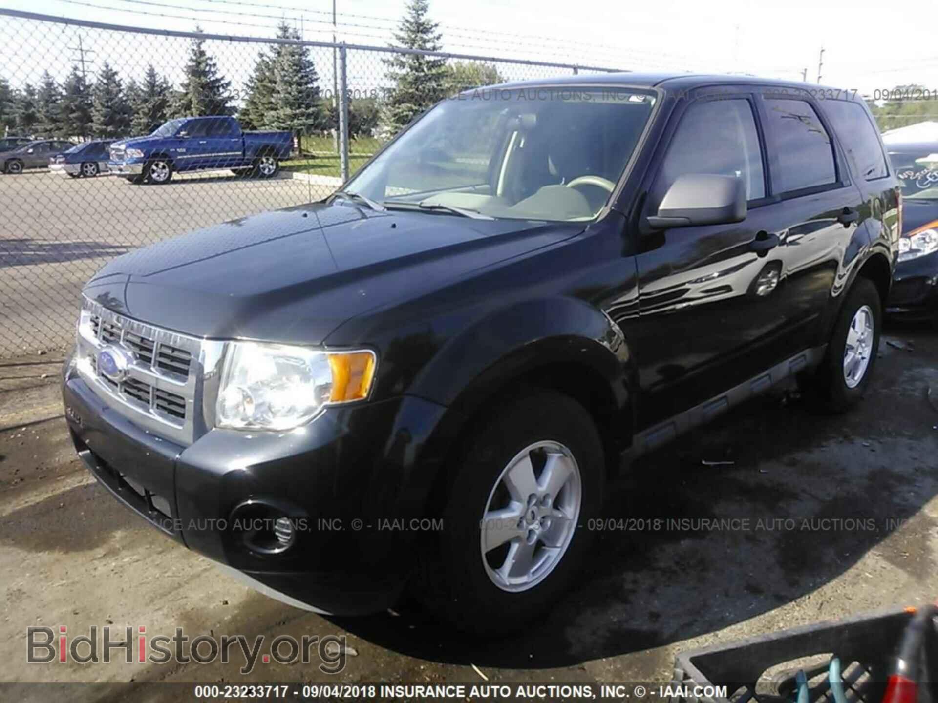 2011 Ford Escape - VIN: 1FMCU0C73BKC18365 - Photo 2