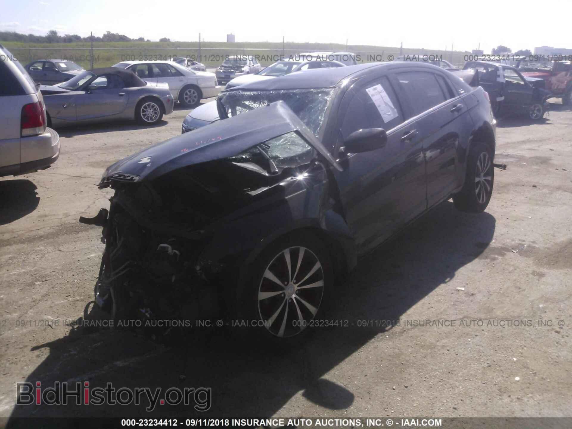 2013 Chrysler 200 - VIN: 1C3CCBBB7DN513015 - Фото 2