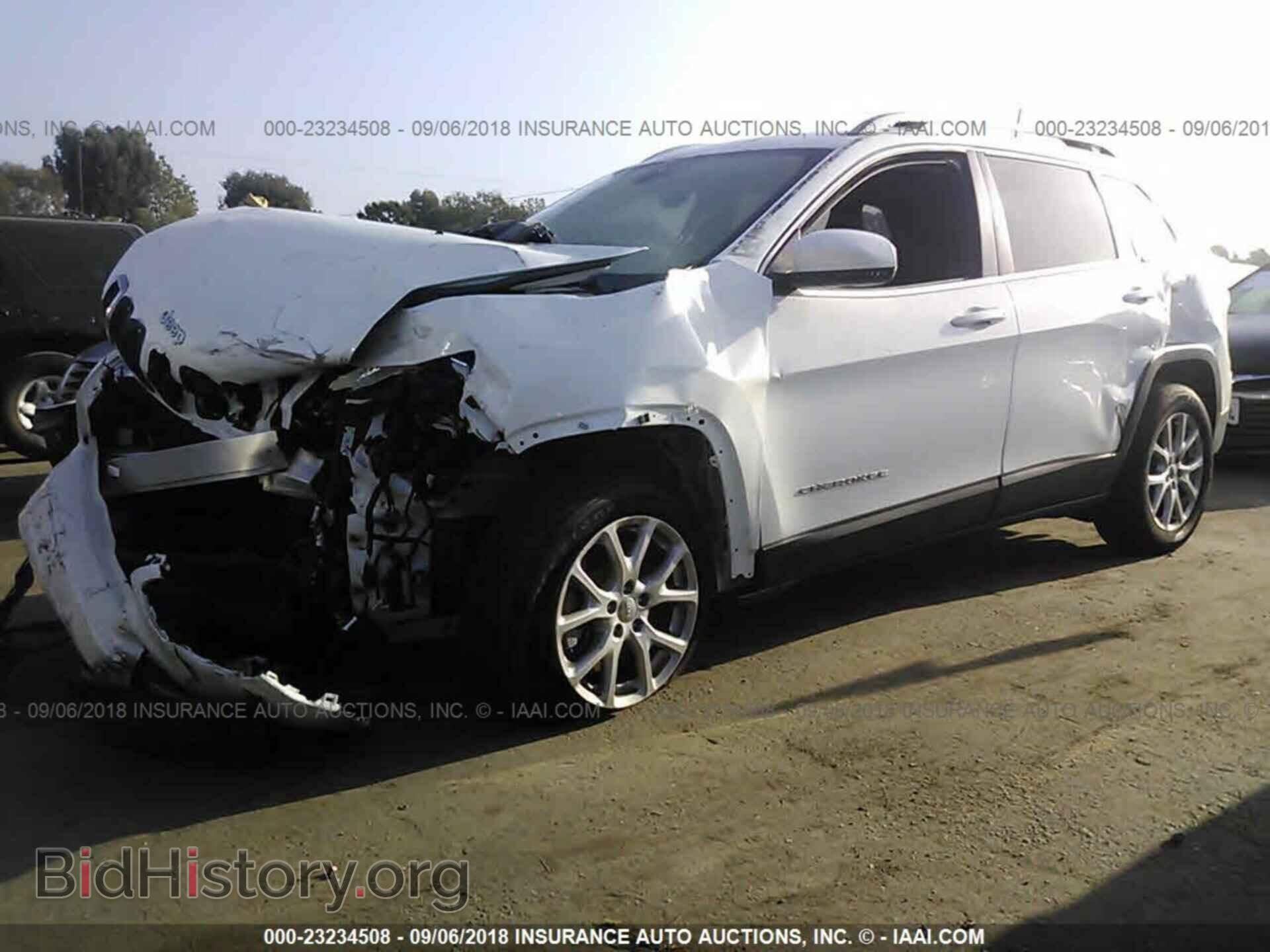 2017 Jeep Cherokee - VIN: 1C4PJLCB2HW542008 - Photo 2